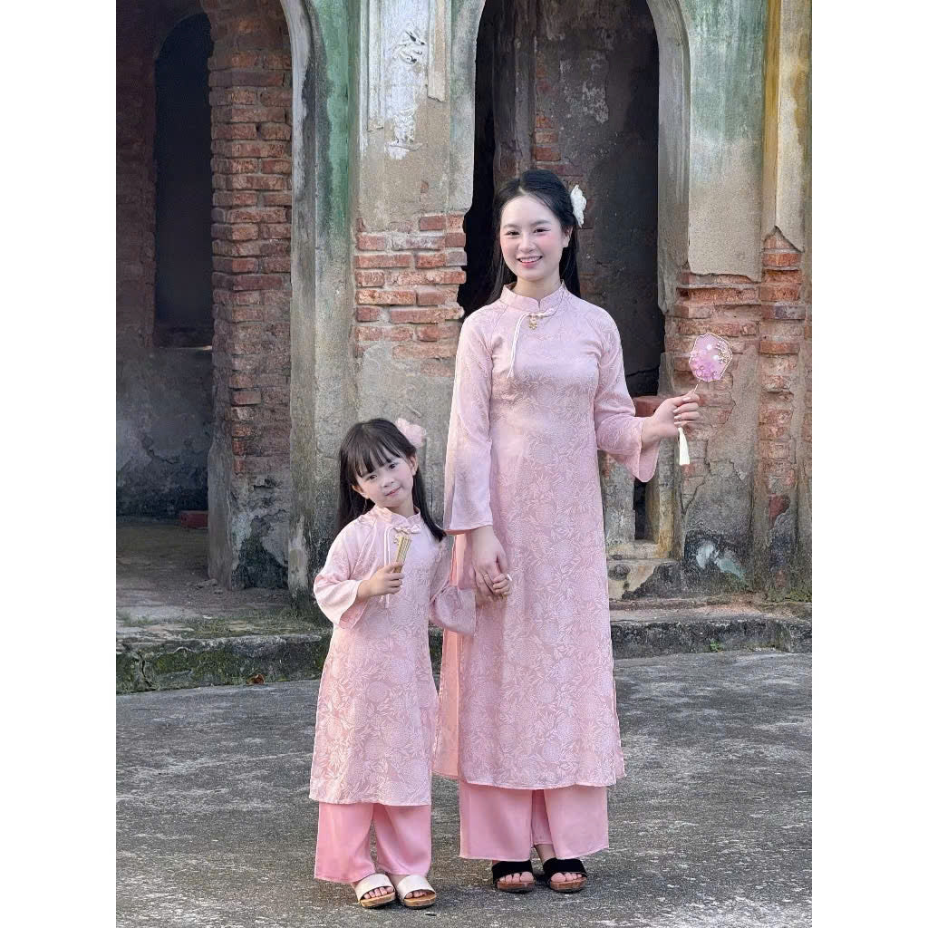 Bộ sưu tập áo dài cho bé trai, bé gái và mẹ
