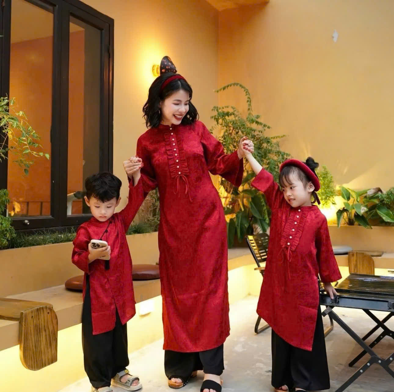 Bộ sưu tập áo dài cho bé trai, bé gái và mẹ