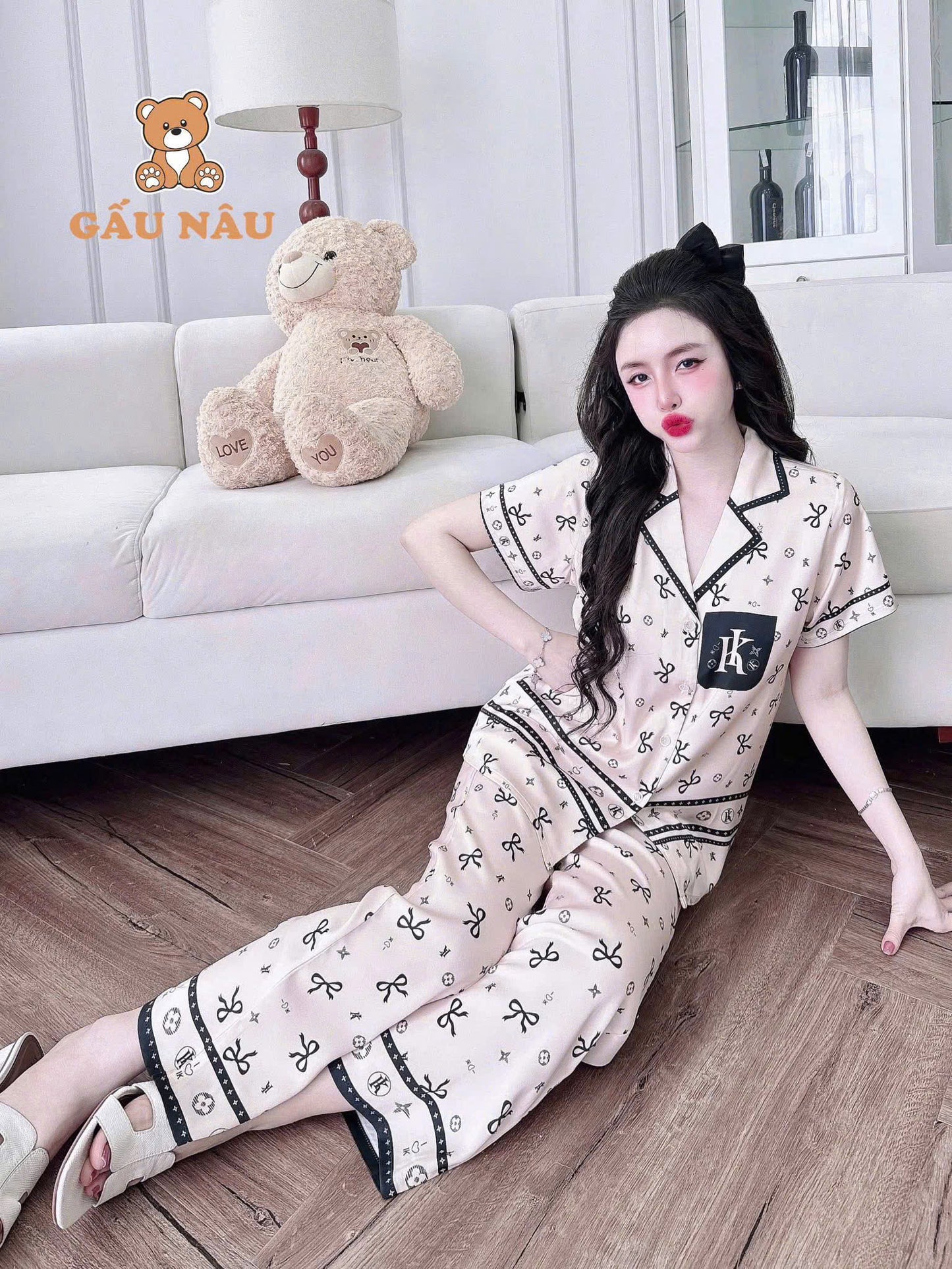 Bộ ngủ tay ngắn Teddy Lattin kiểu cổ vuông nhọn viền phối new