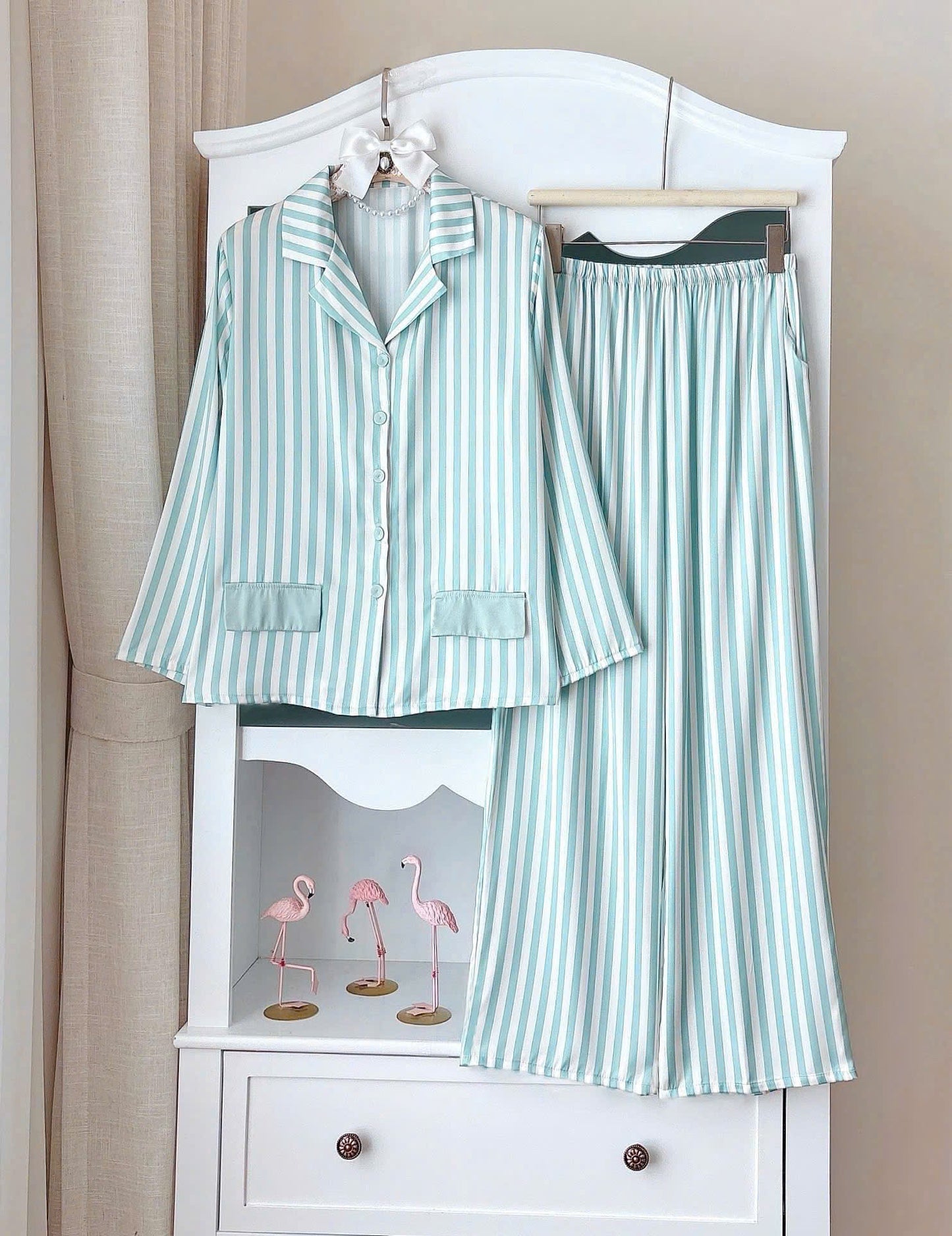 Bộ pijama cổ nhọn 2 nắp túi phối màu hot