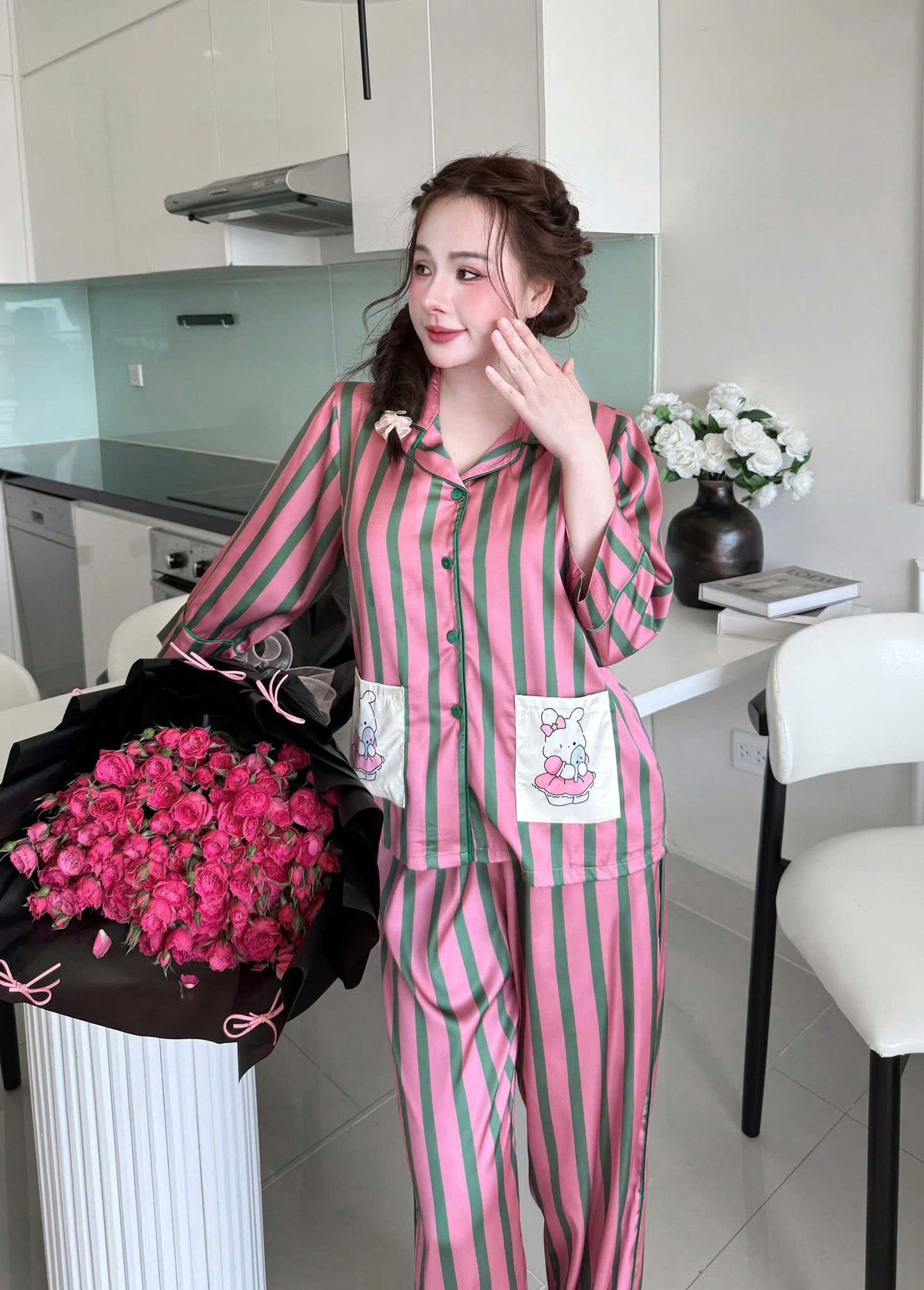 Bộ ngủ quần dài tay lỡ 2 túi lụa Latin