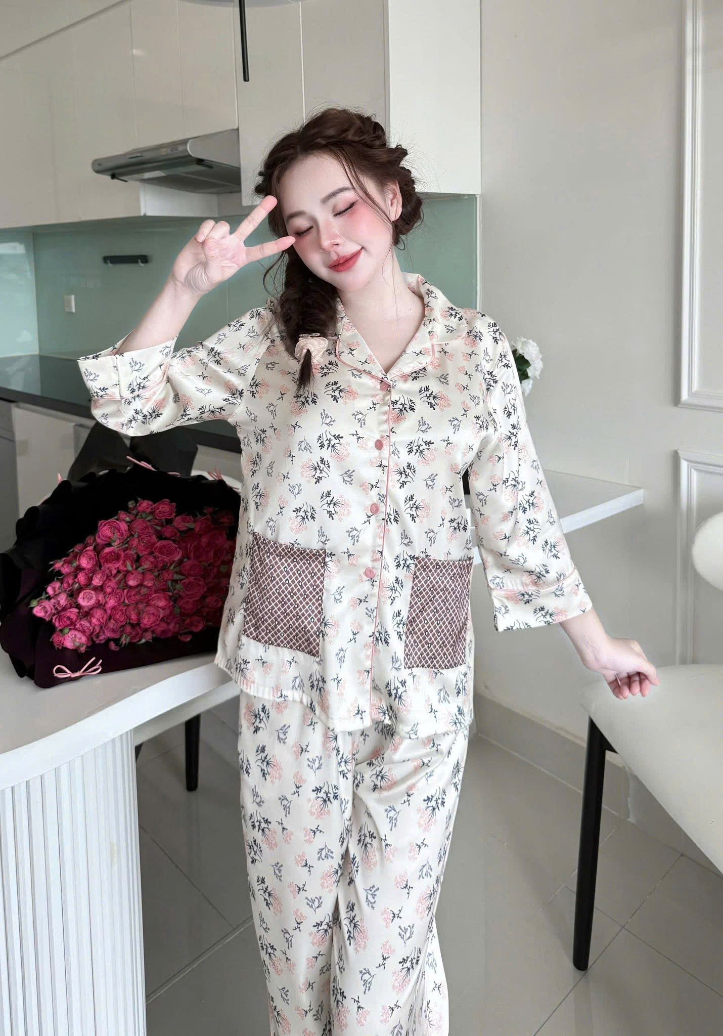 Bộ ngủ quần dài tay lỡ 2 túi lụa Latin