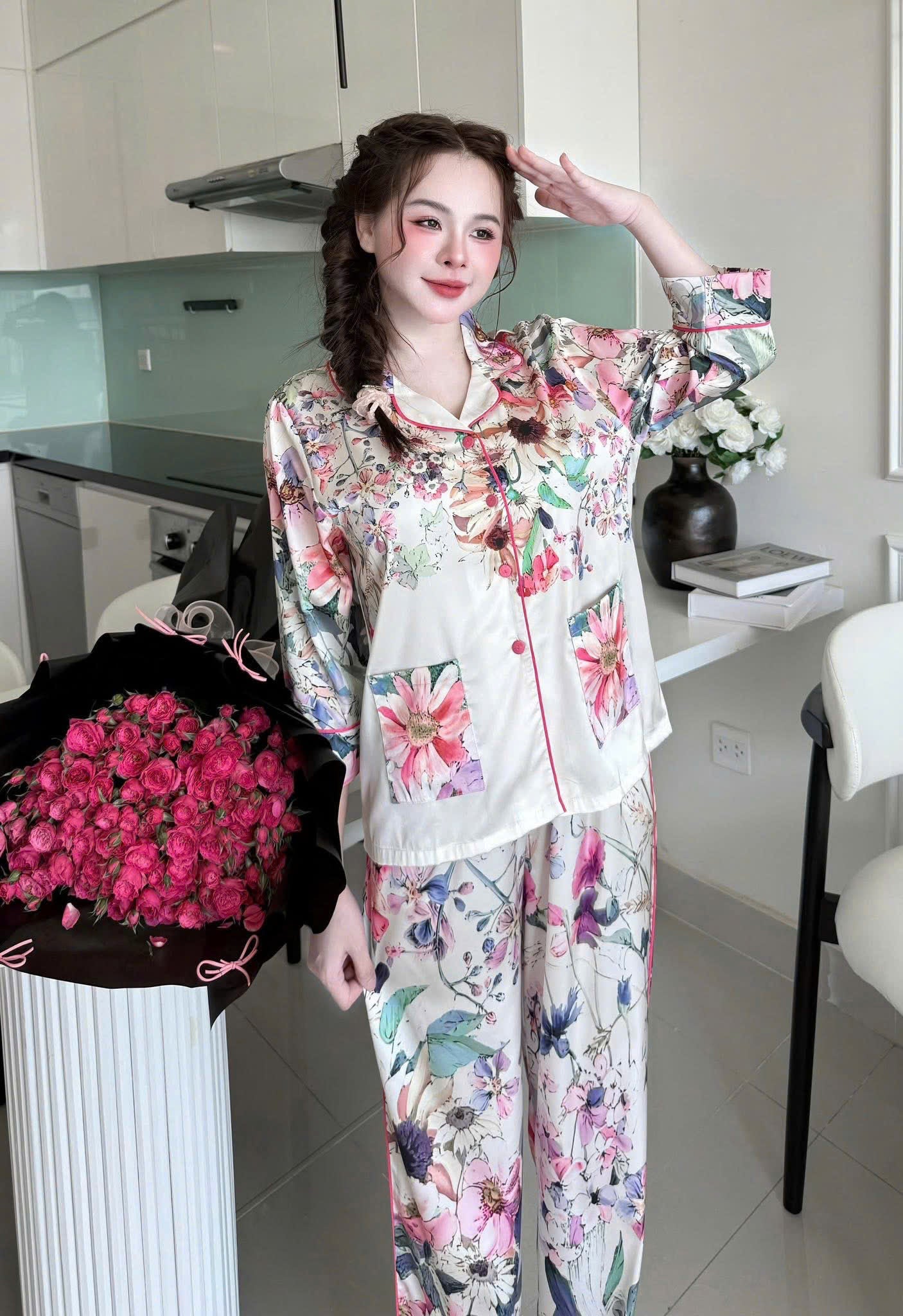 Bộ ngủ quần dài tay lỡ 2 túi lụa Latin