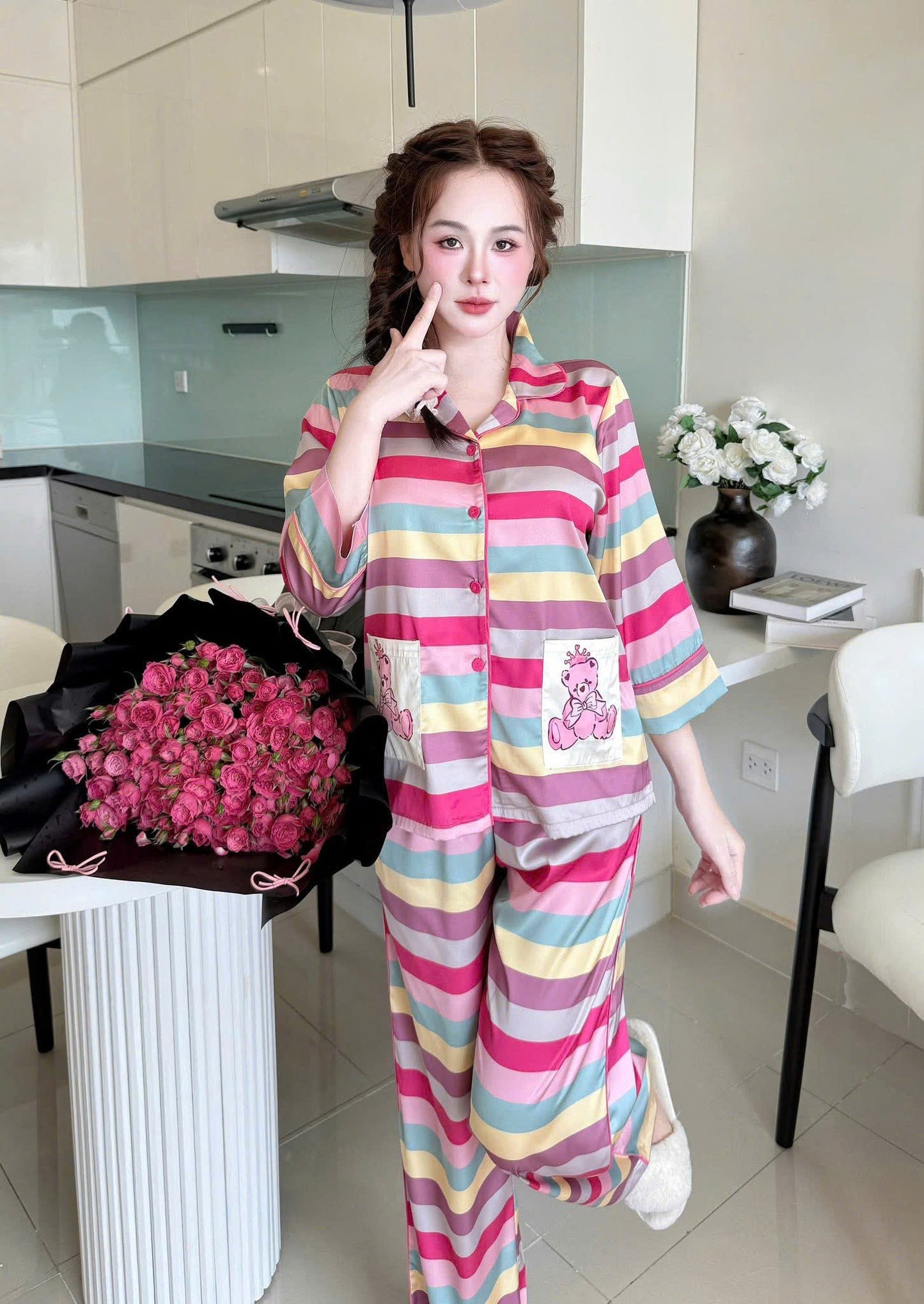 Bộ ngủ quần dài tay lỡ 2 túi lụa Latin