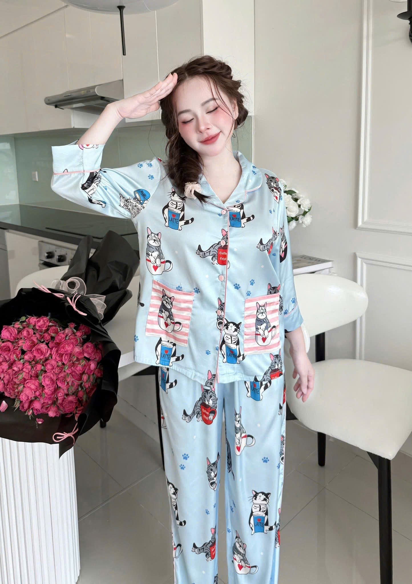 Bộ ngủ quần dài tay lỡ 2 túi lụa Latin