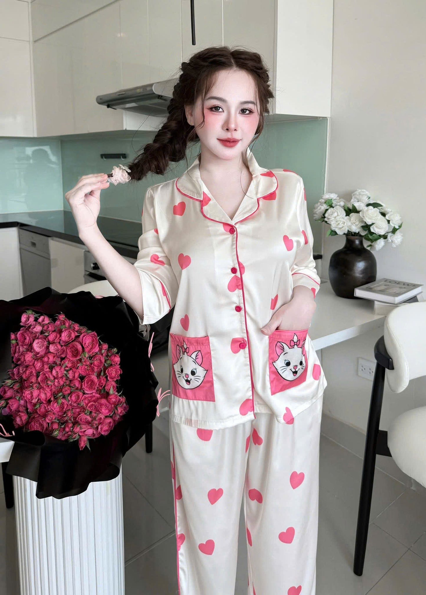 Bộ ngủ quần dài tay lỡ 2 túi lụa Latin