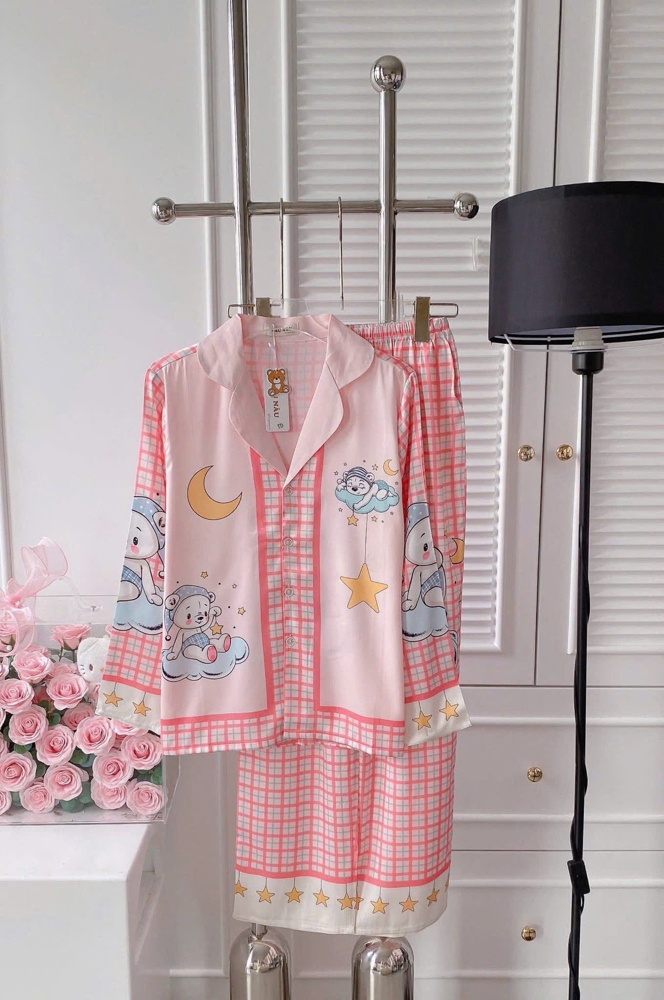 Bộ ngủ mới tay dài teddy latin form truyền thống