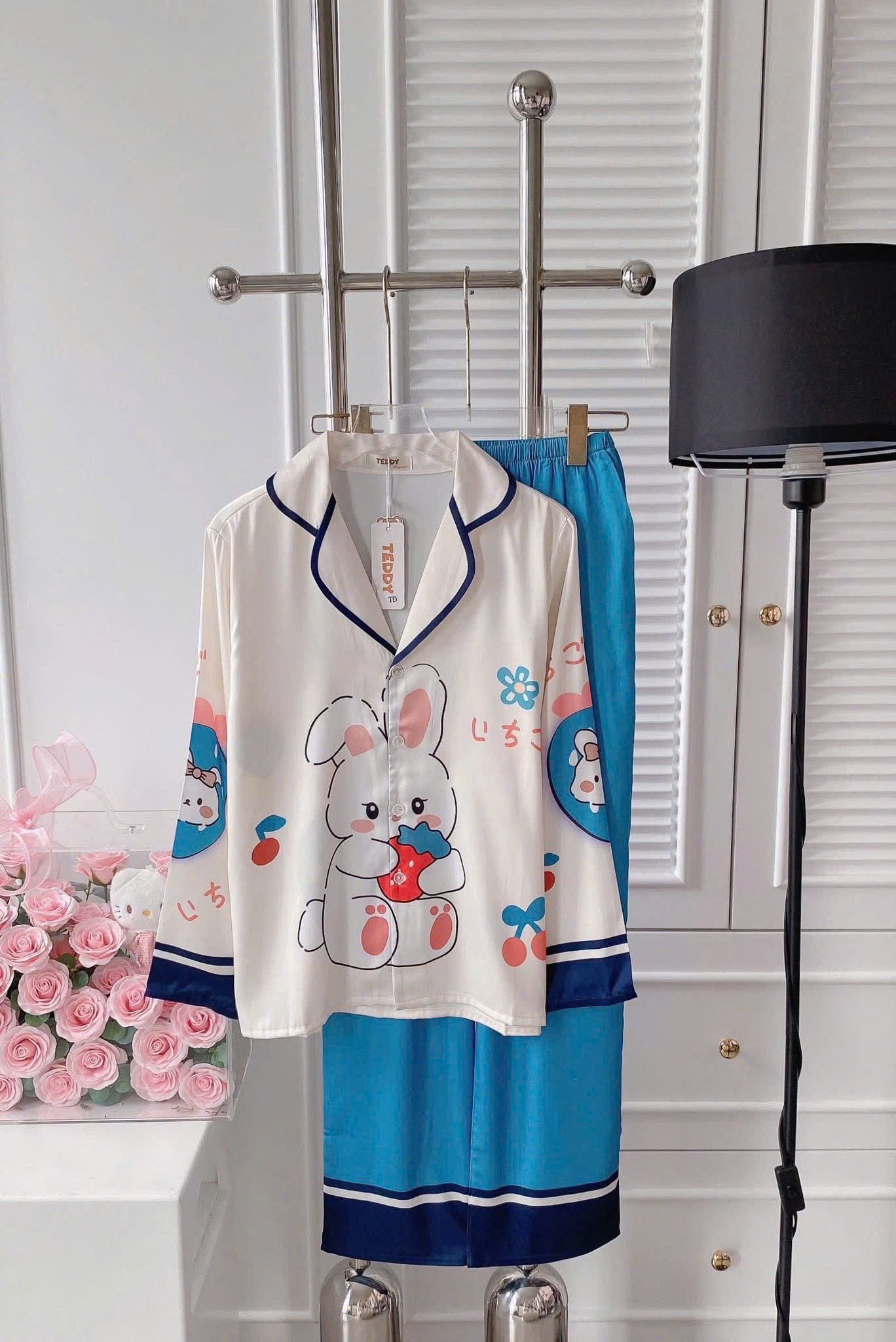 Bộ ngủ mới tay dài teddy latin form truyền thống
