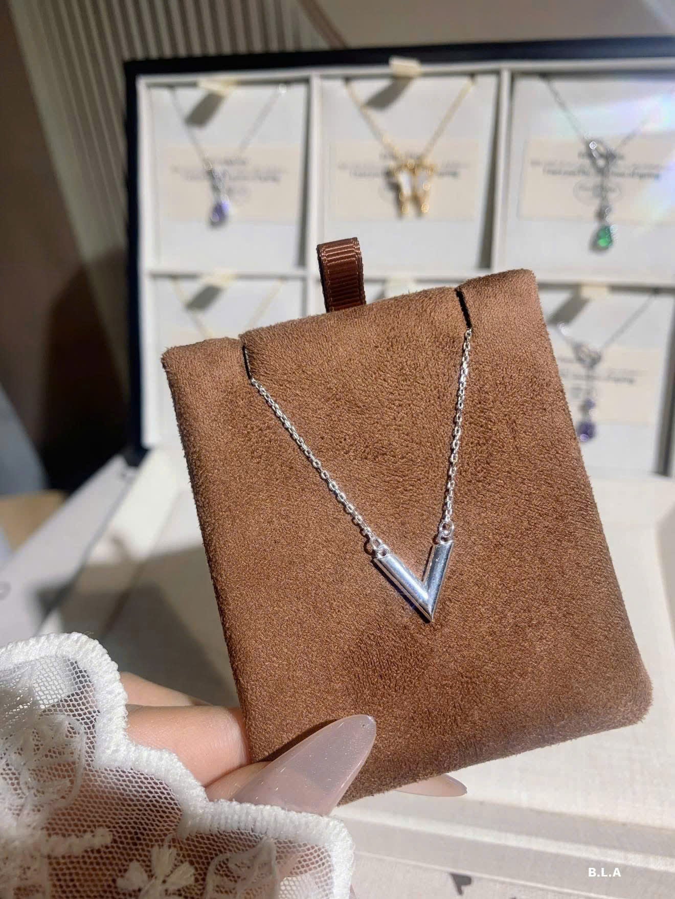 Dây chuyền bạc siêu sang siêu sáng rất nhiều mặt dây