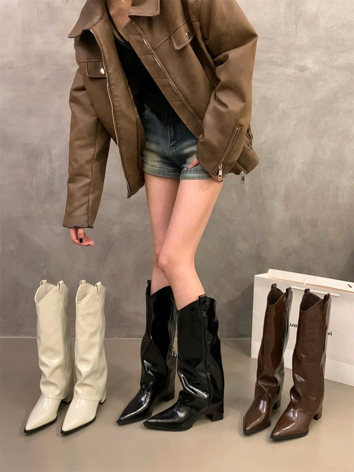 Giày boots cổ cao lửng mẫu luôn trend