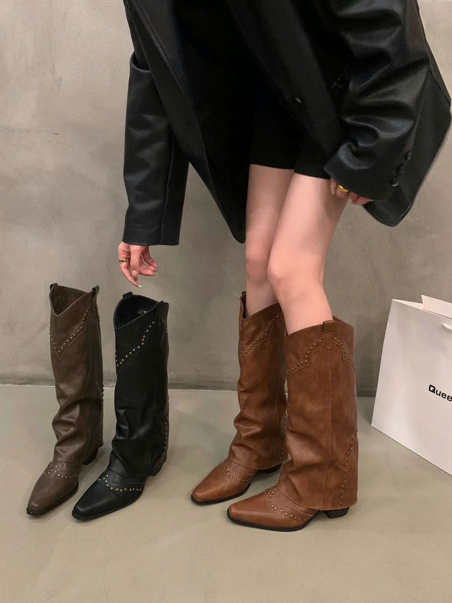 Giày boots cổ cao lửng mẫu luôn trend