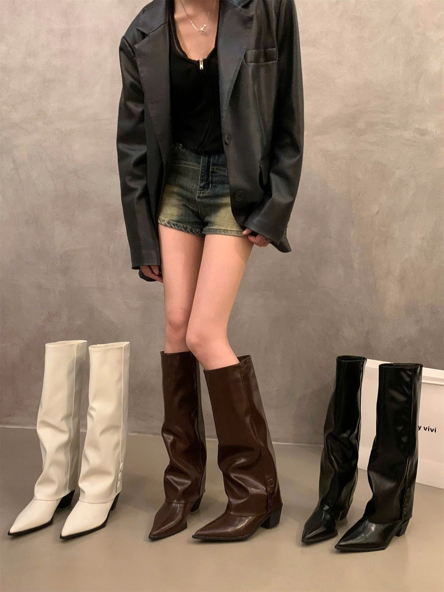 Giày boots cổ cao lửng mẫu luôn trend