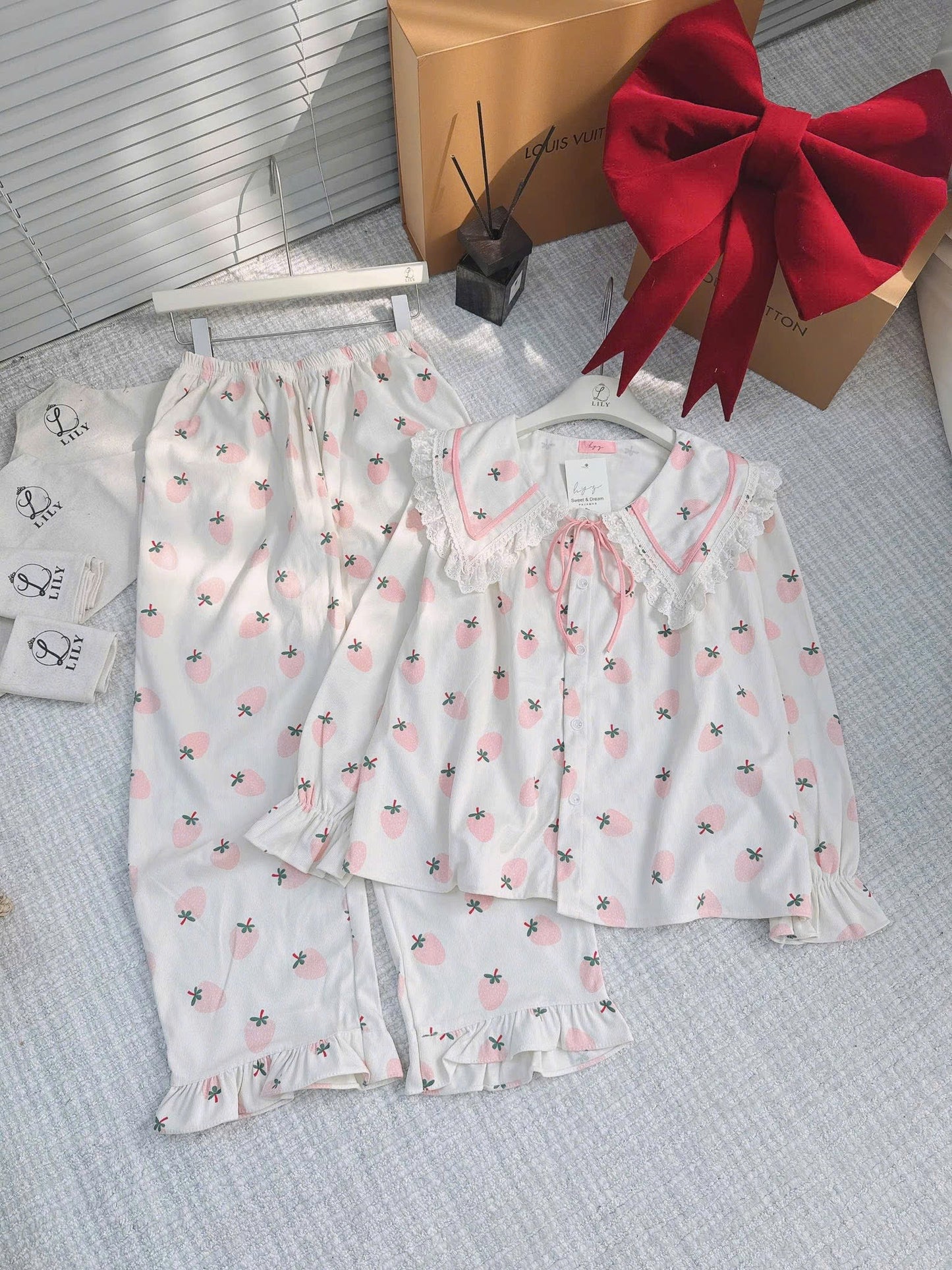 Bộ ngủ tuyết nhung Lily dễ thuơng
