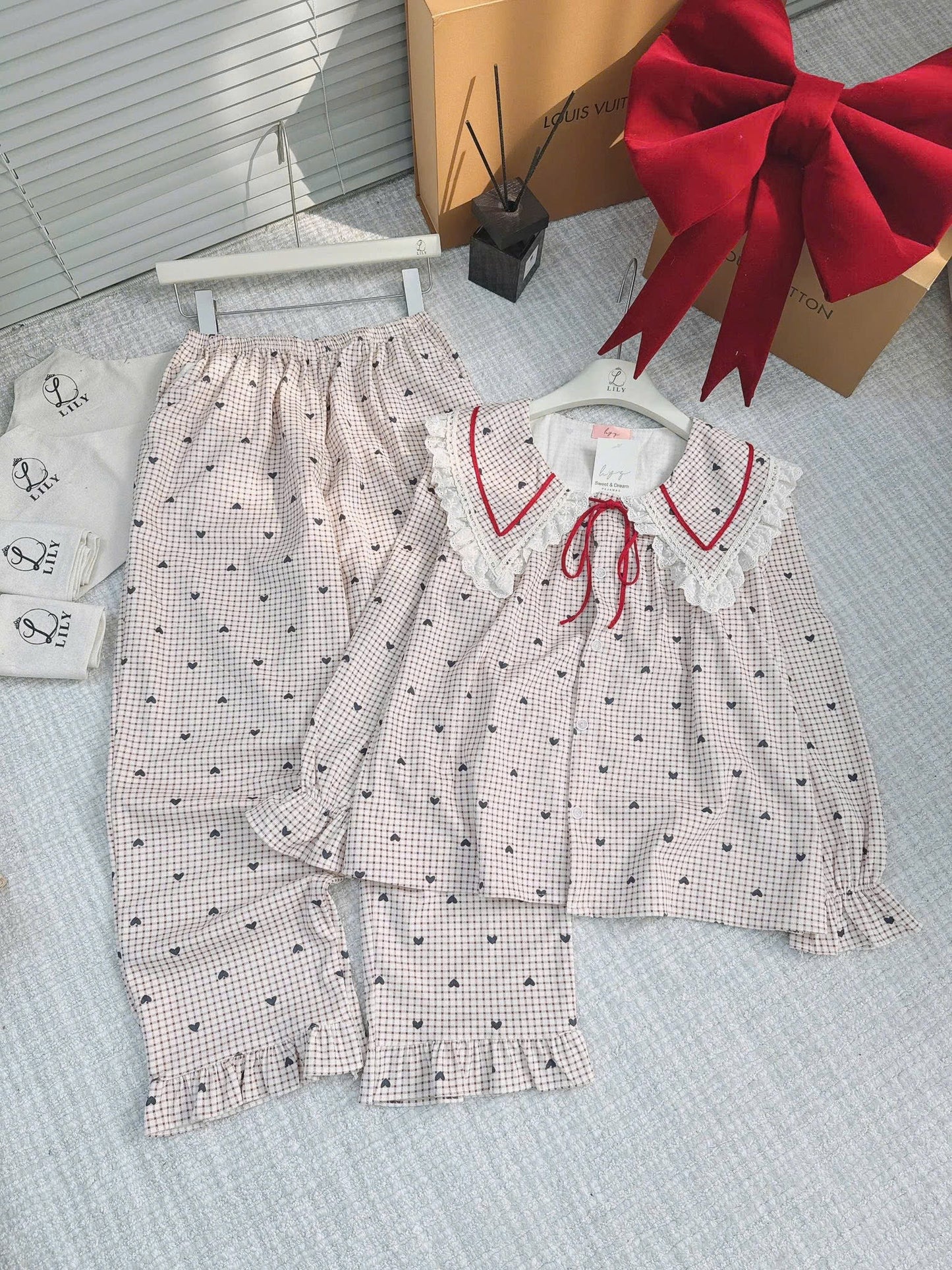 Bộ ngủ tuyết nhung Lily dễ thuơng