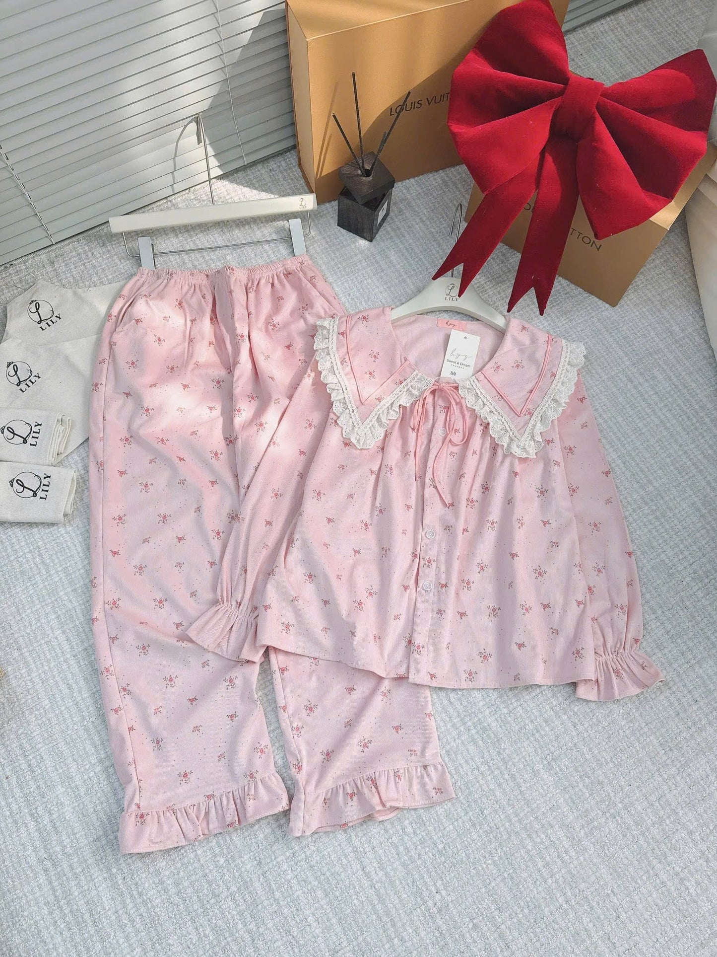 Bộ ngủ tuyết nhung Lily dễ thuơng