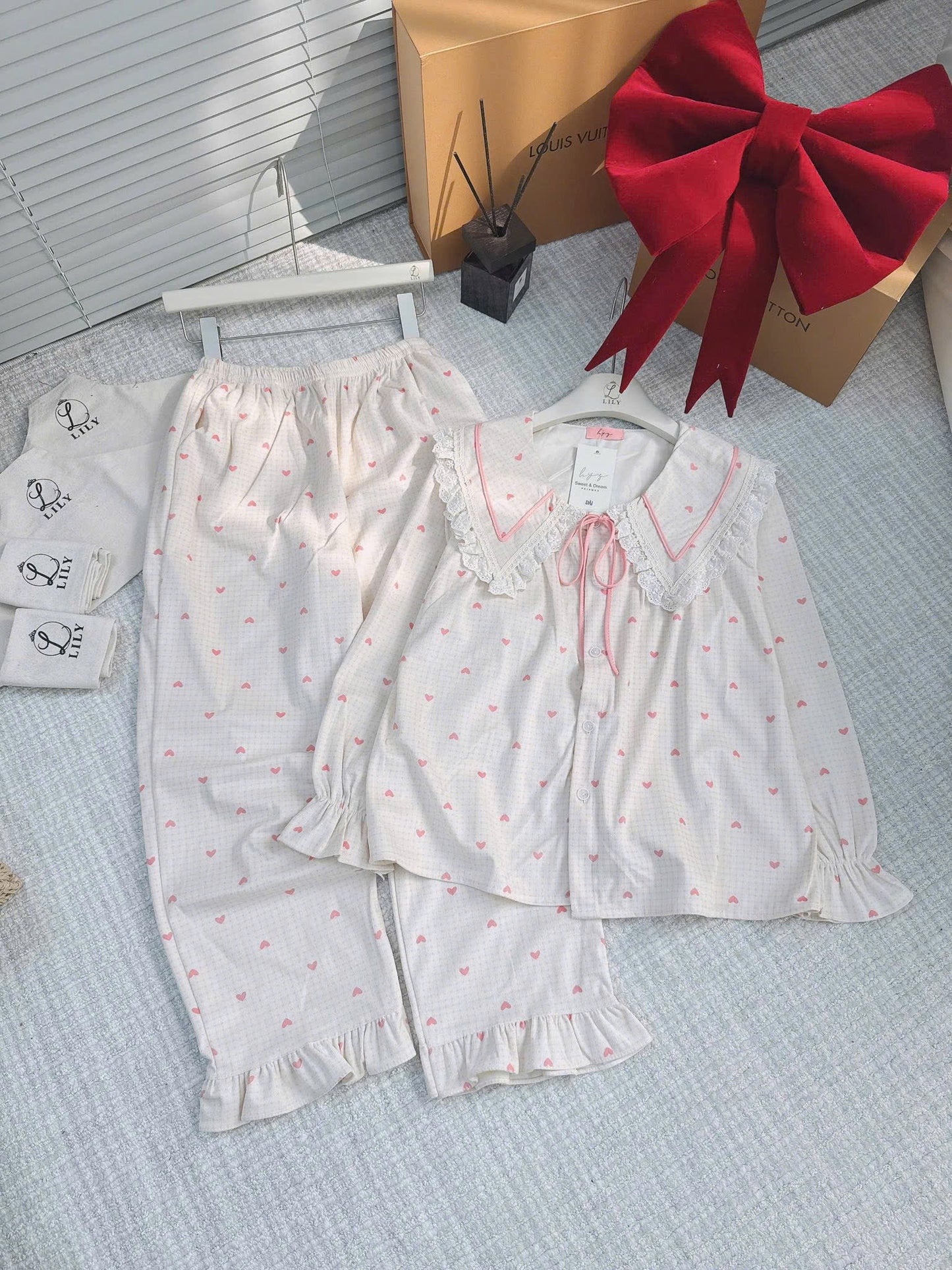 Bộ ngủ tuyết nhung Lily dễ thuơng