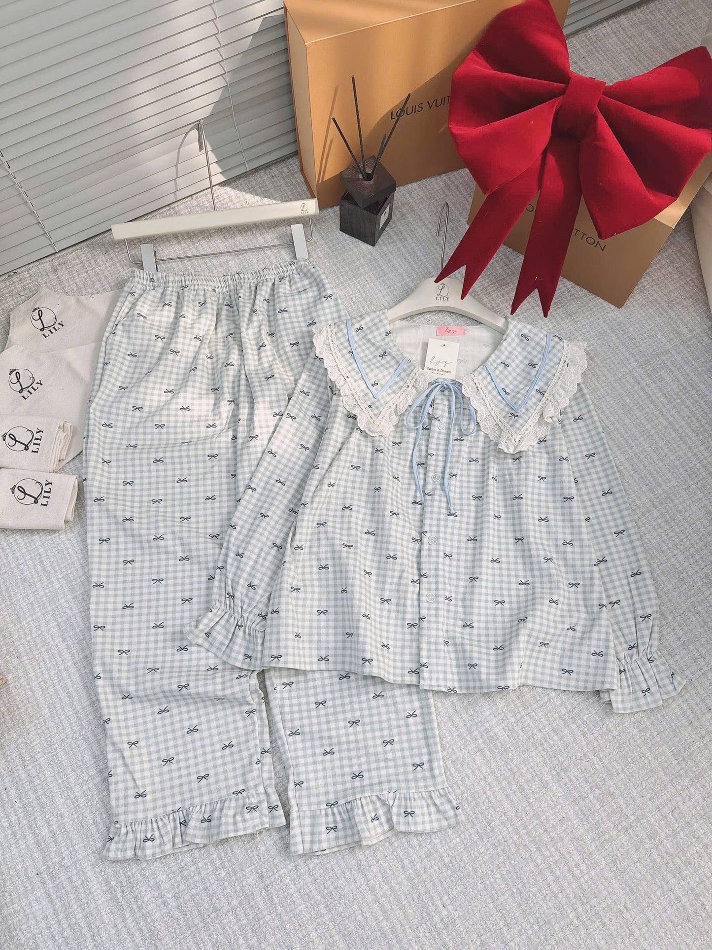 Bộ ngủ tuyết nhung Lily dễ thuơng