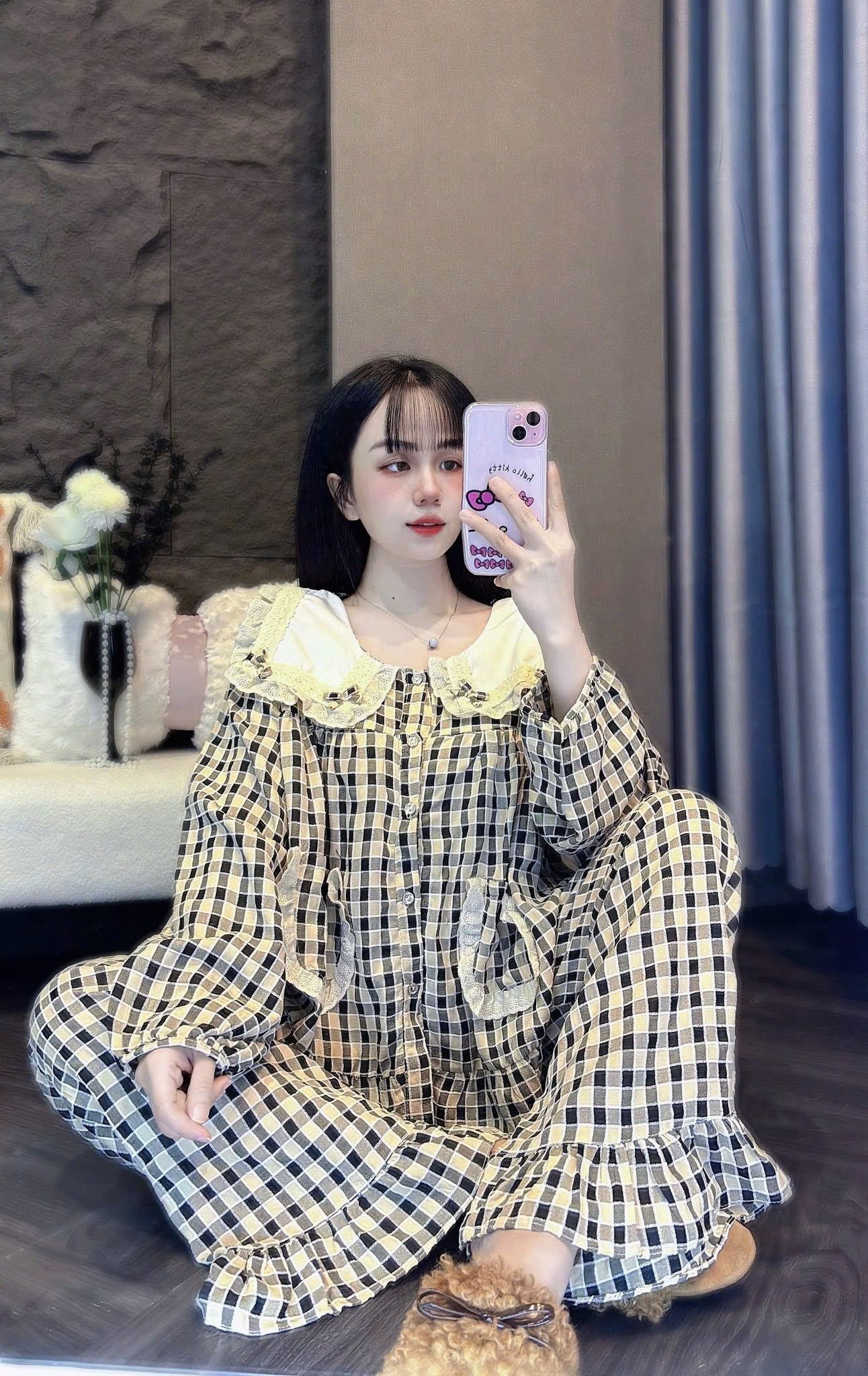 Bộ ngủ kẻ nhung xâu dây viền cổ áo phối viền bèo
