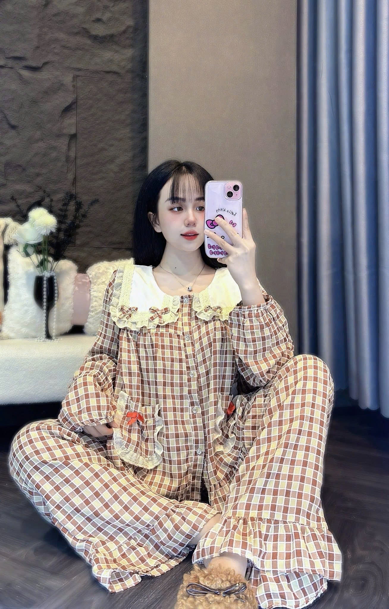 Bộ ngủ kẻ nhung xâu dây viền cổ áo phối viền bèo