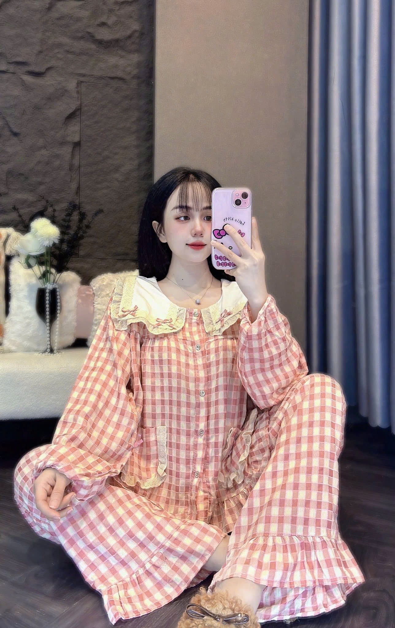 Bộ ngủ kẻ nhung xâu dây viền cổ áo phối viền bèo