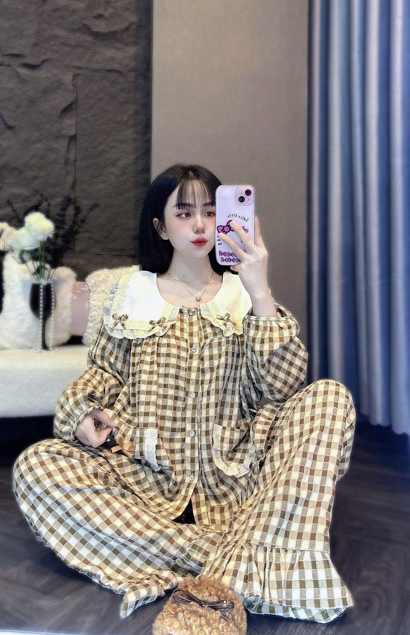 Bộ ngủ kẻ nhung xâu dây viền cổ áo phối viền bèo