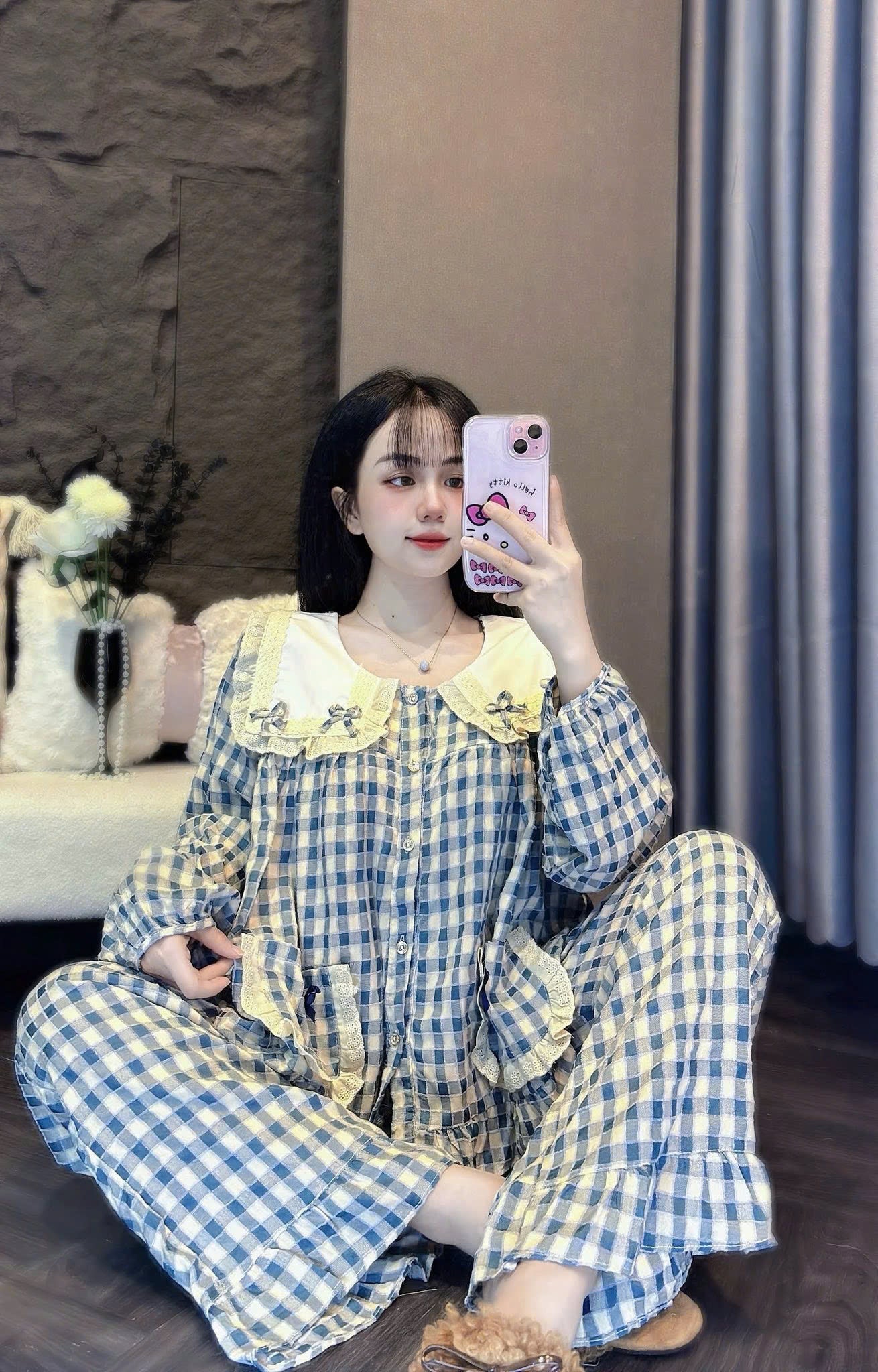 Bộ ngủ kẻ nhung xâu dây viền cổ áo phối viền bèo