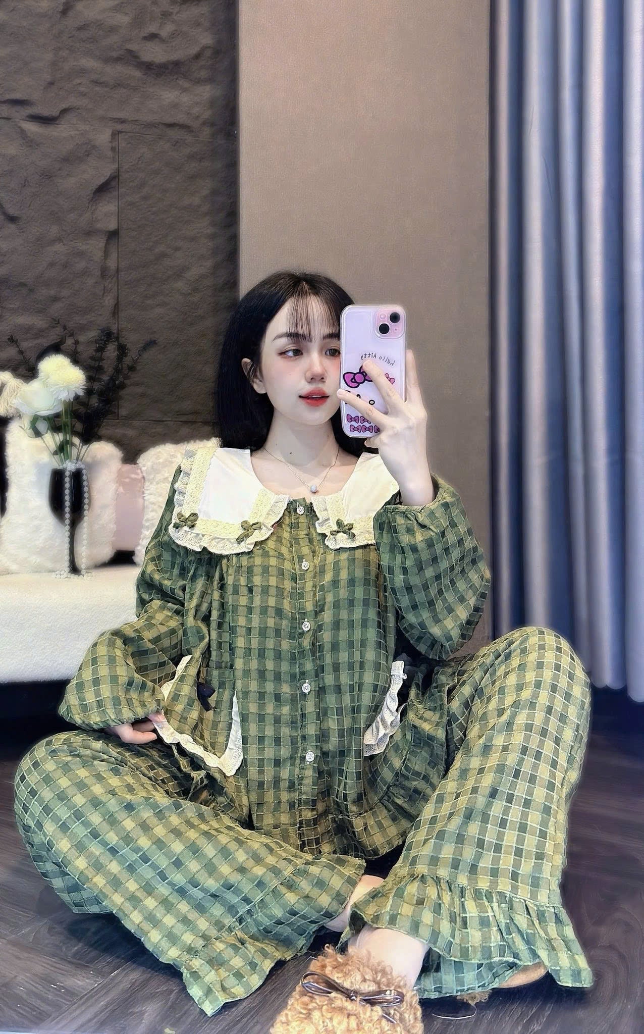 Bộ ngủ kẻ nhung xâu dây viền cổ áo phối viền bèo
