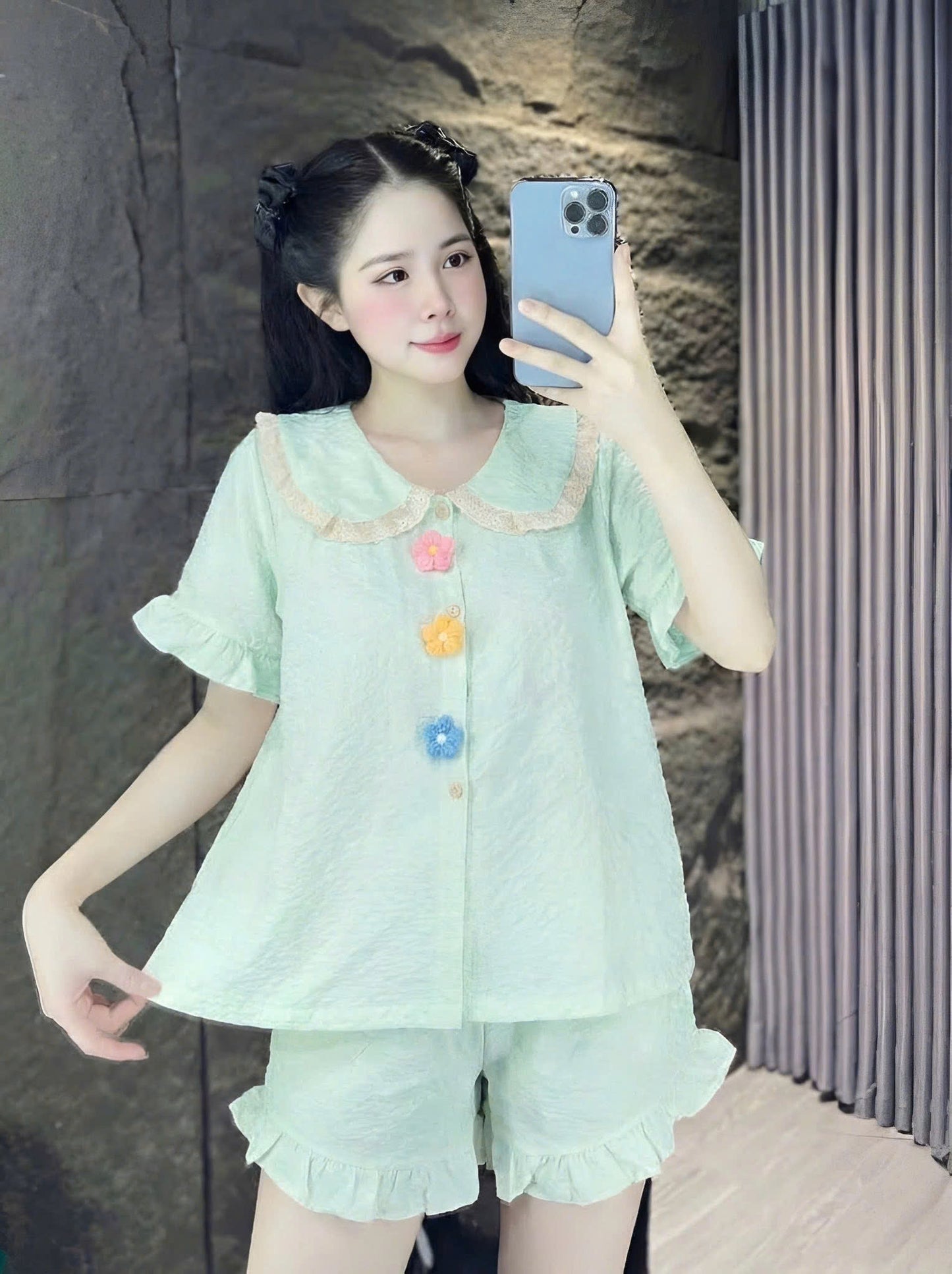 Bộ ngủ ngắn đũi trơn 3 bông hoa xinh