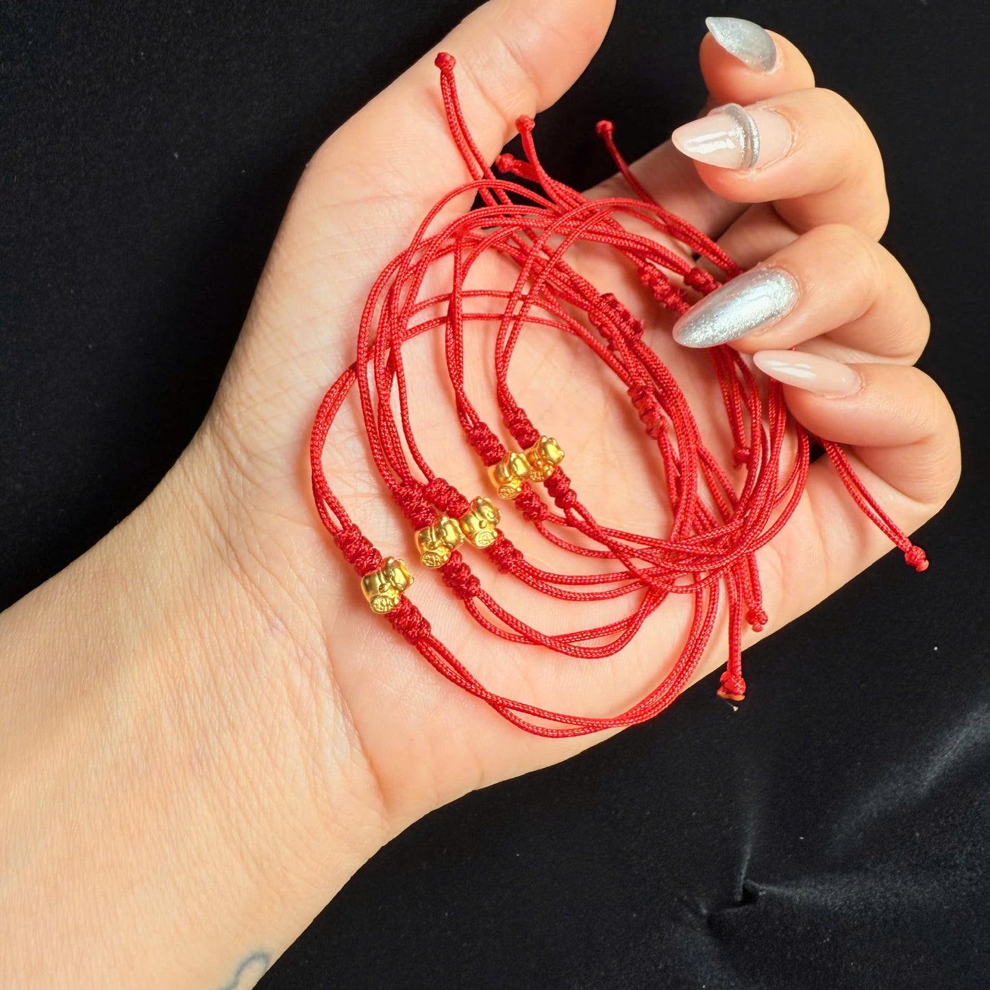 Vàng 24k mèo thần tài chỉ đỏ