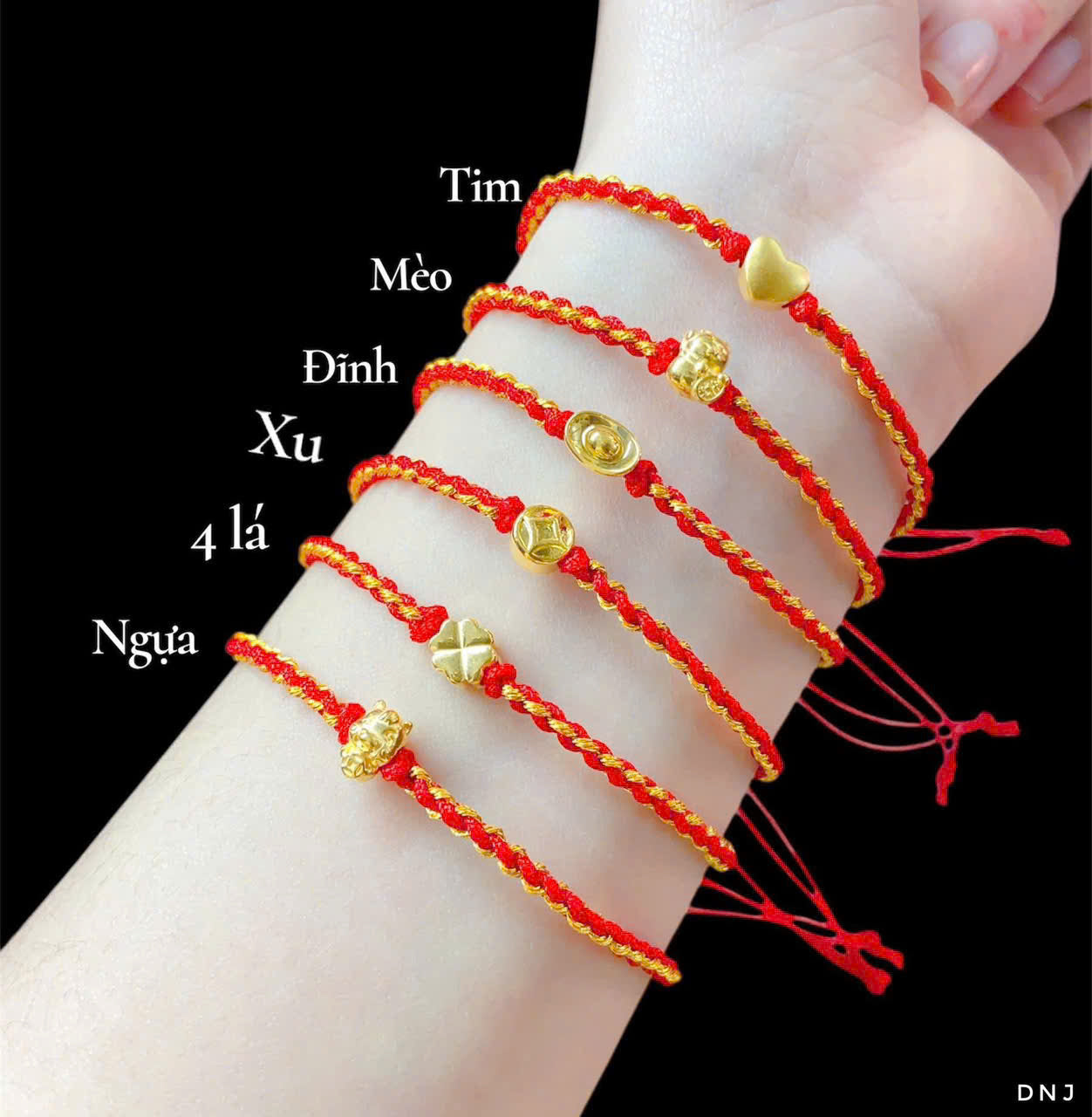 Các mẫu vòng tay chỉ đỏ charm vàng 24k và đá tự nhiên