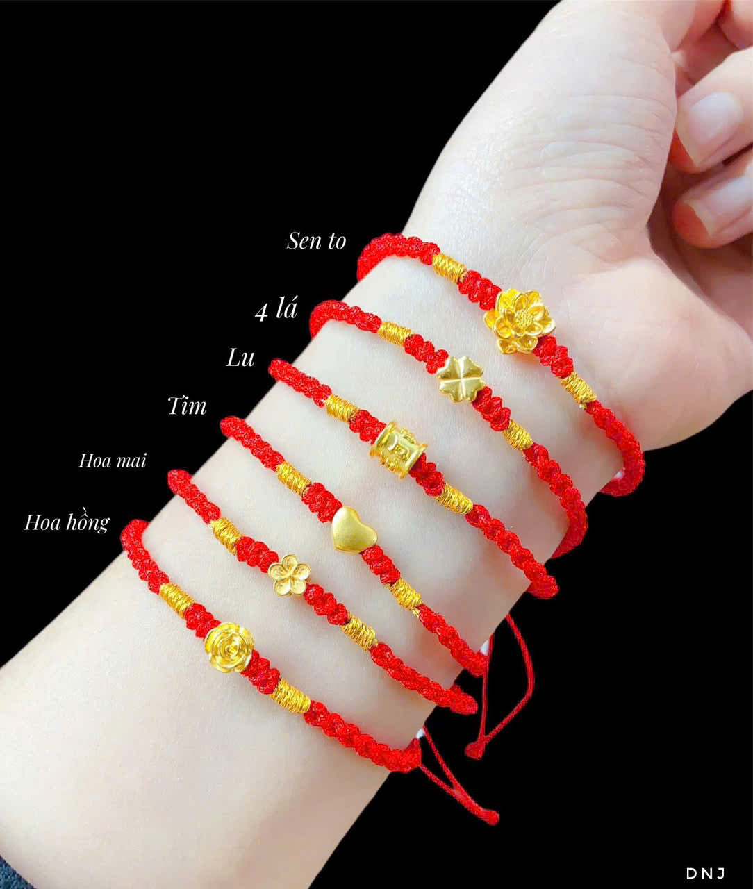 Các mẫu vòng tay chỉ đỏ charm vàng 24k và đá tự nhiên
