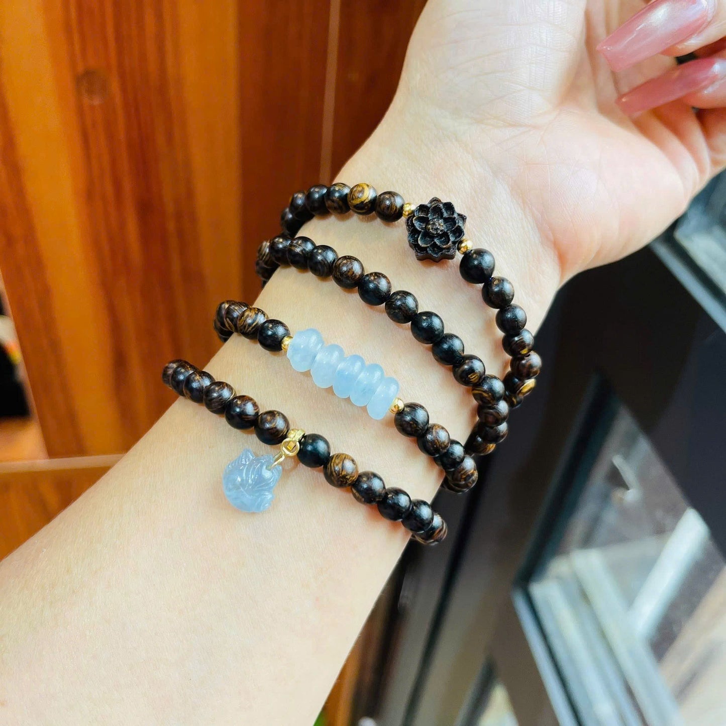 Chuỗi trầm sánh mix ngũ điếu phối charm hồ lỳ móc bạc xi vàng