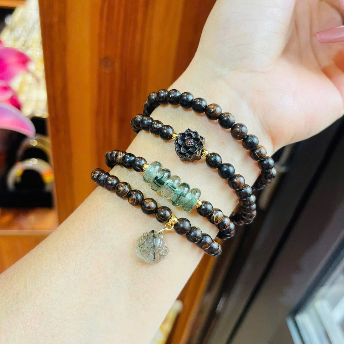 Chuỗi trầm sánh mix ngũ điếu phối charm hồ lỳ móc bạc xi vàng