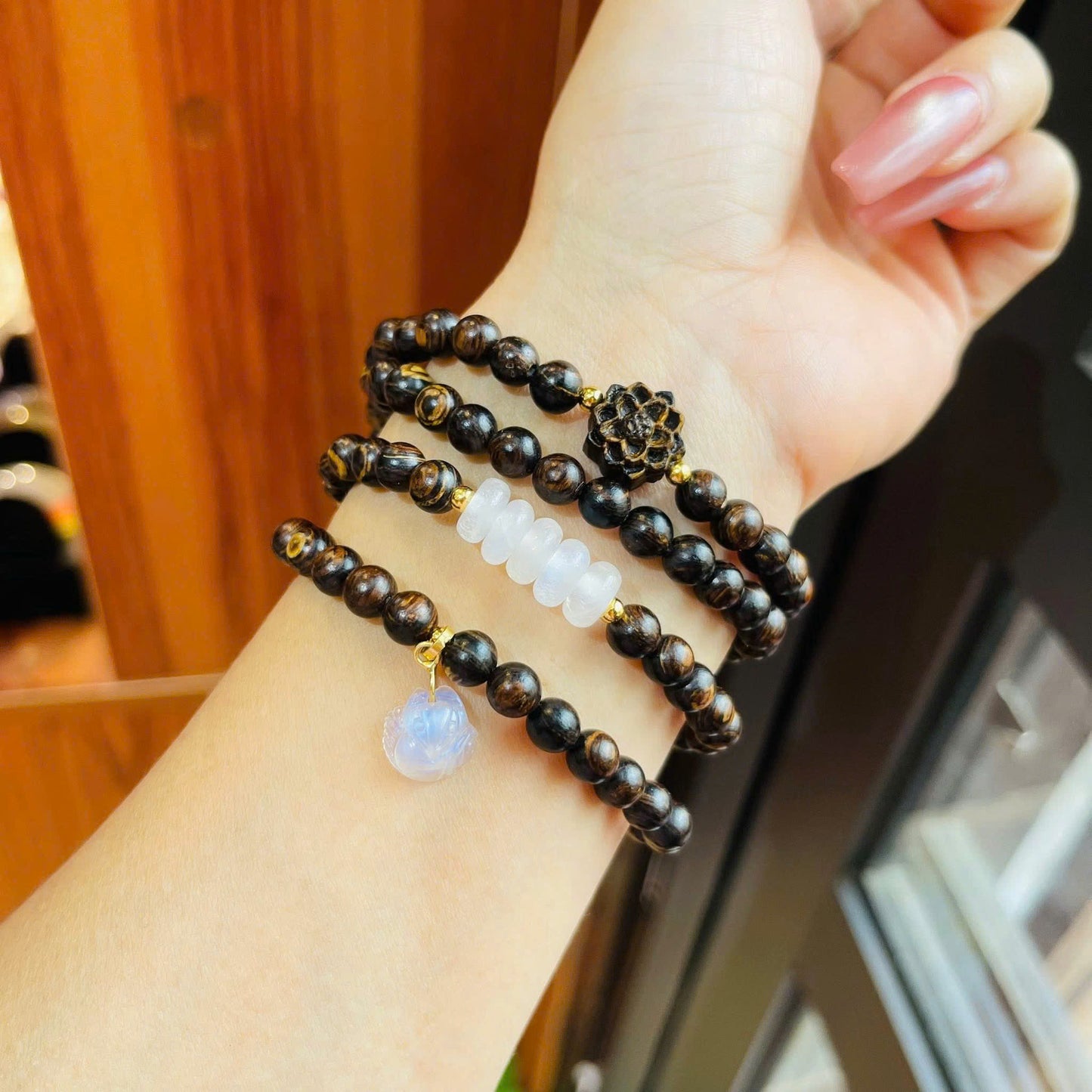 Chuỗi trầm sánh mix ngũ điếu phối charm hồ lỳ móc bạc xi vàng