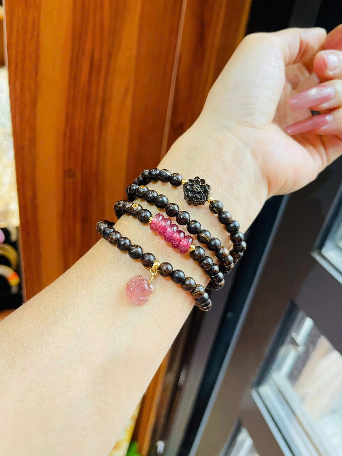 Chuỗi trầm sánh mix ngũ điếu phối charm hồ lỳ móc bạc xi vàng