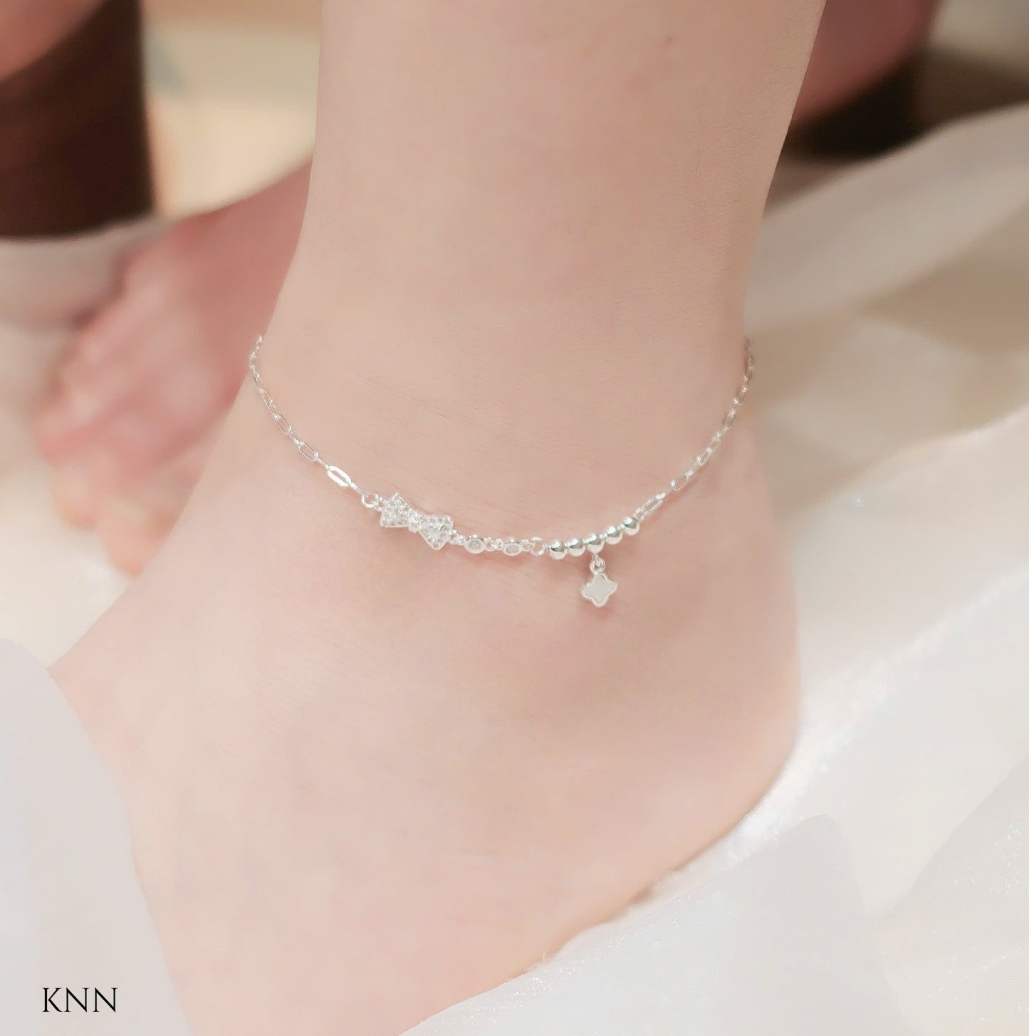 Lắc chân bạc cho đôi chân thêm xinh