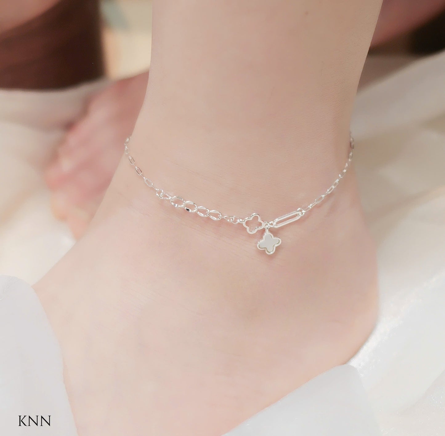 Lắc chân bạc cho đôi chân thêm xinh