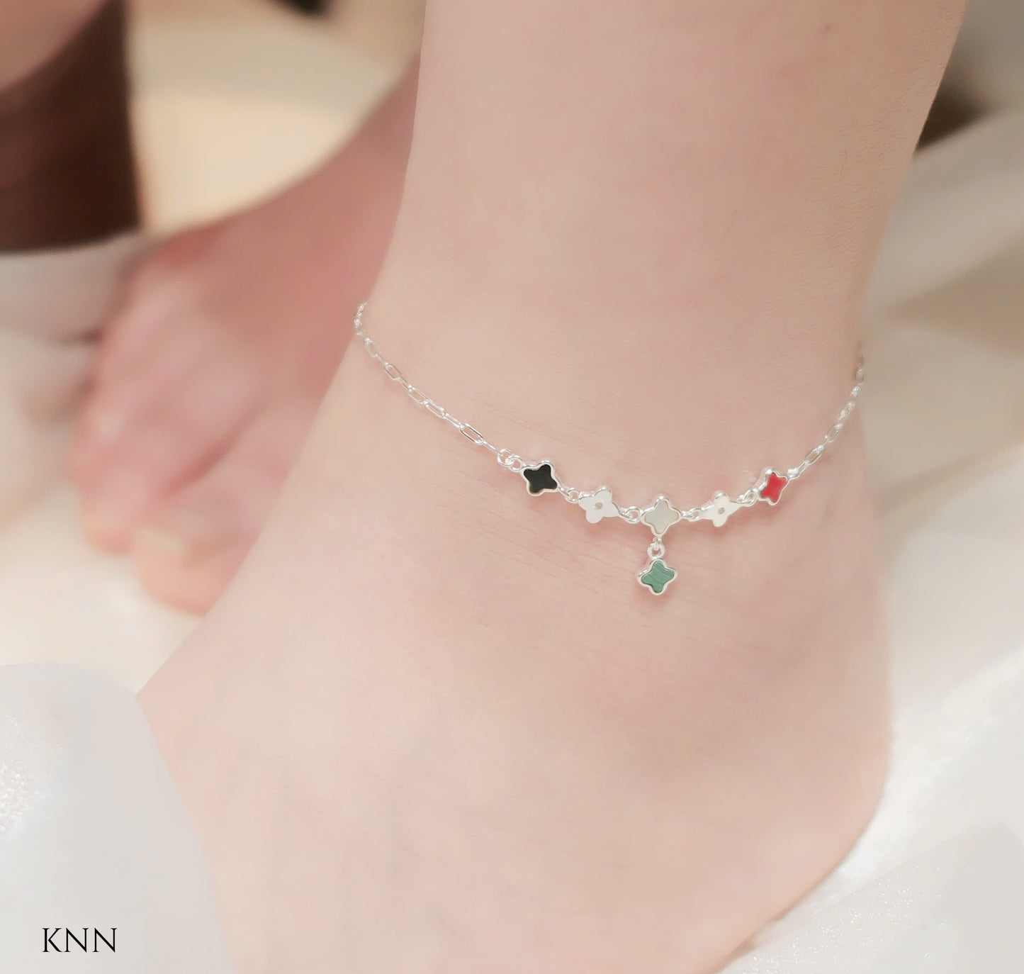 Lắc chân bạc cho đôi chân thêm xinh
