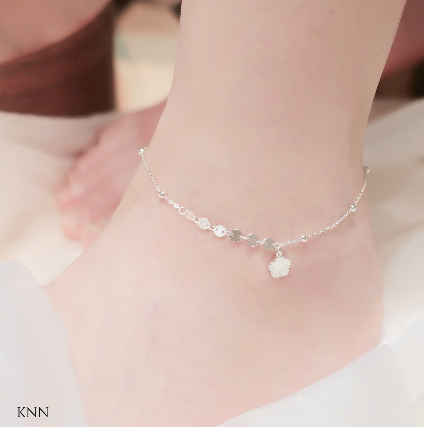 Lắc chân bạc cho đôi chân thêm xinh