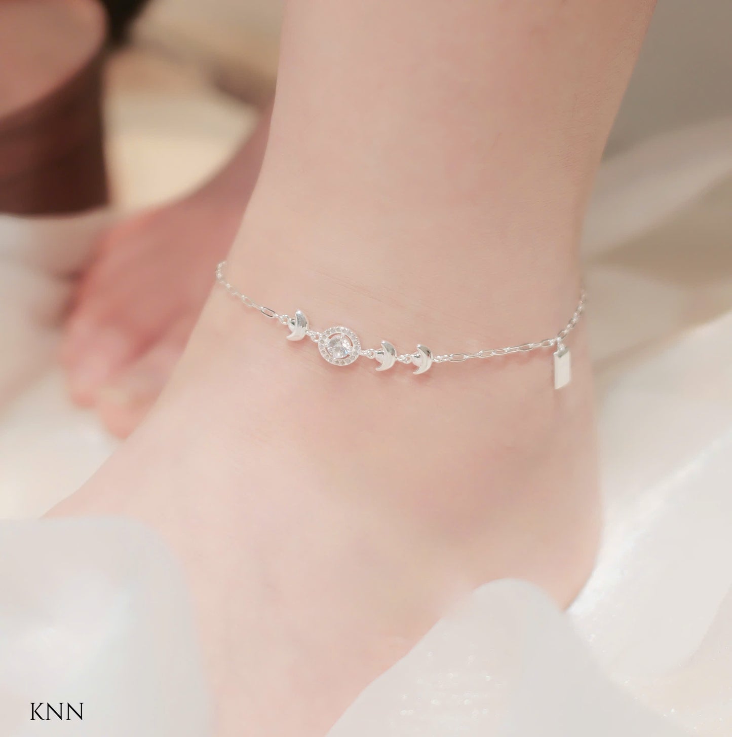Lắc chân bạc cho đôi chân thêm xinh