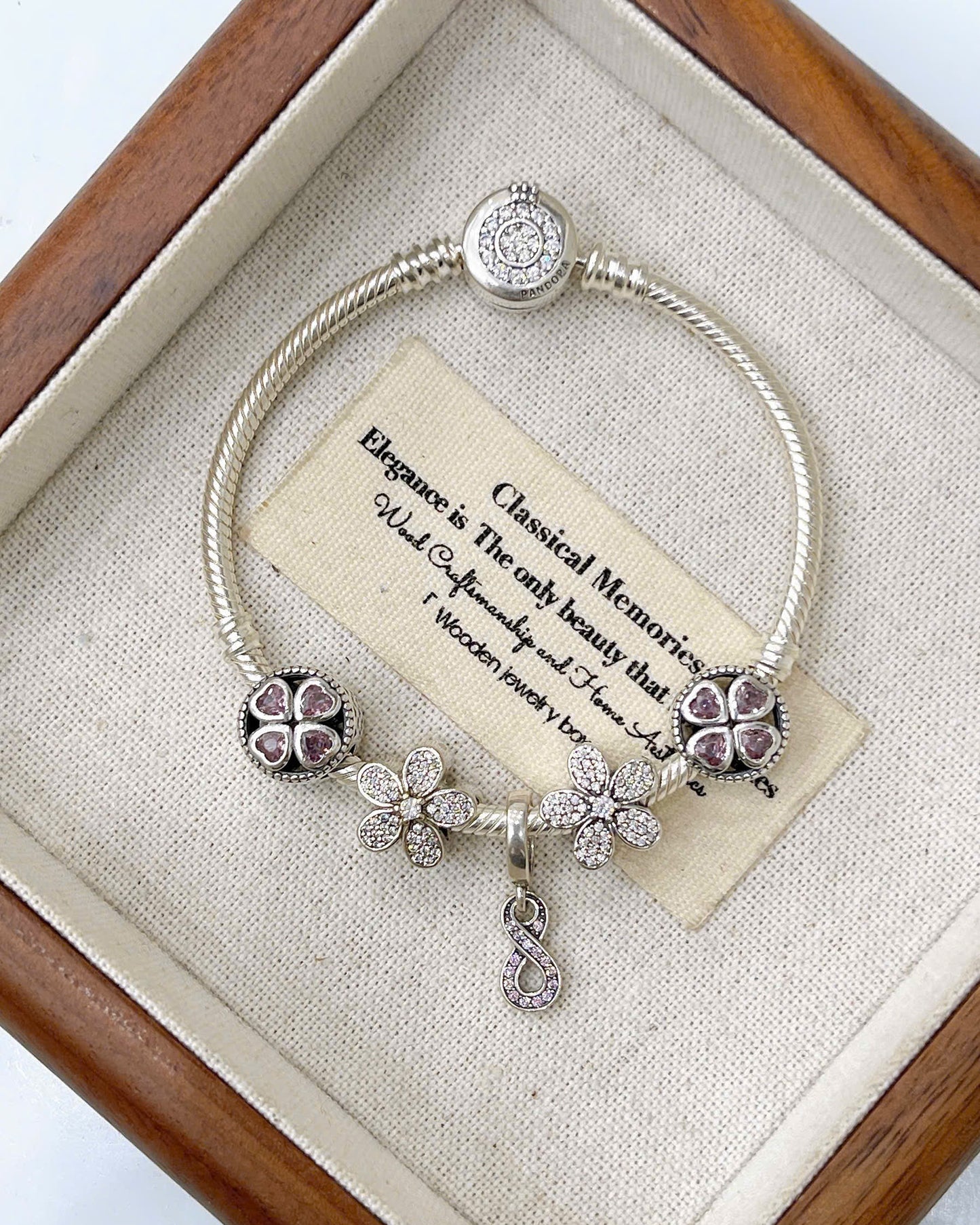 Lắc tay bạc phối charm thiết kế tinh xảo từng chi tiết