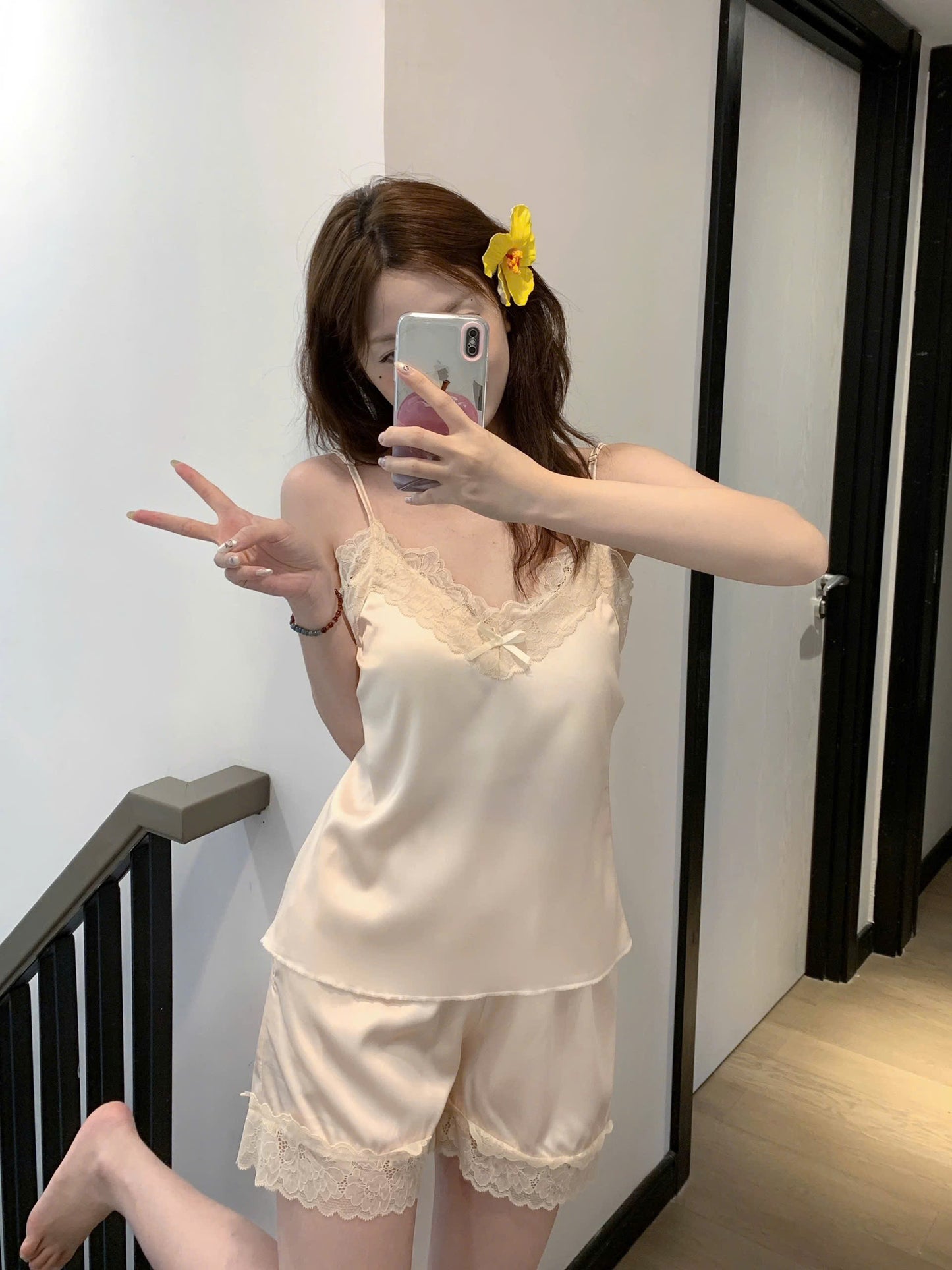 Bộ ngủ áo 2 dây quần đùi xinh xắn
