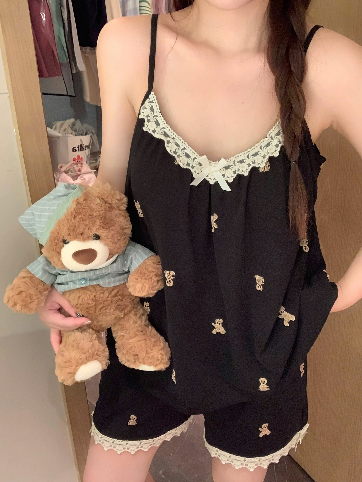 Bộ ngủ áo 2 dây quần đùi xinh xắn