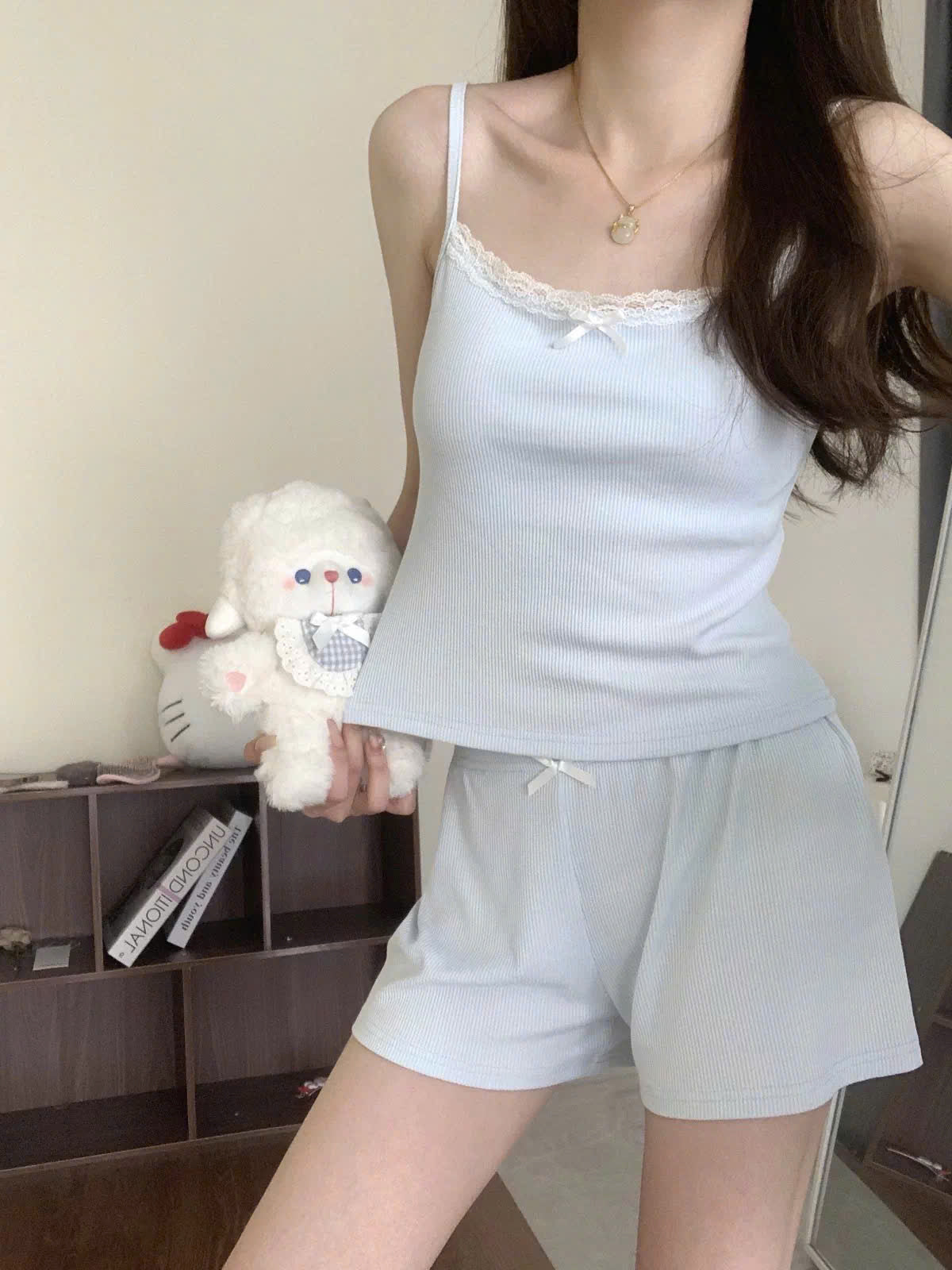 Bộ ngủ áo 2 dây quần đùi xinh xắn