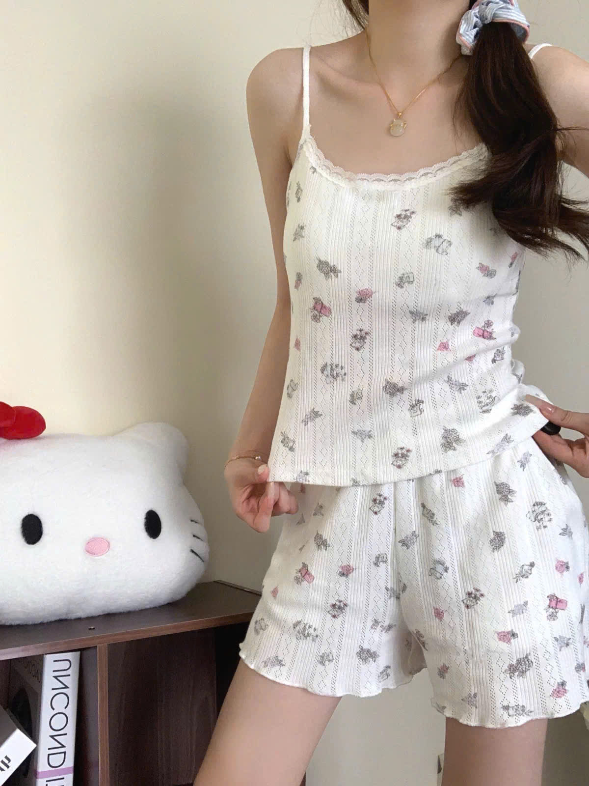 Bộ ngủ áo 2 dây quần đùi xinh xắn
