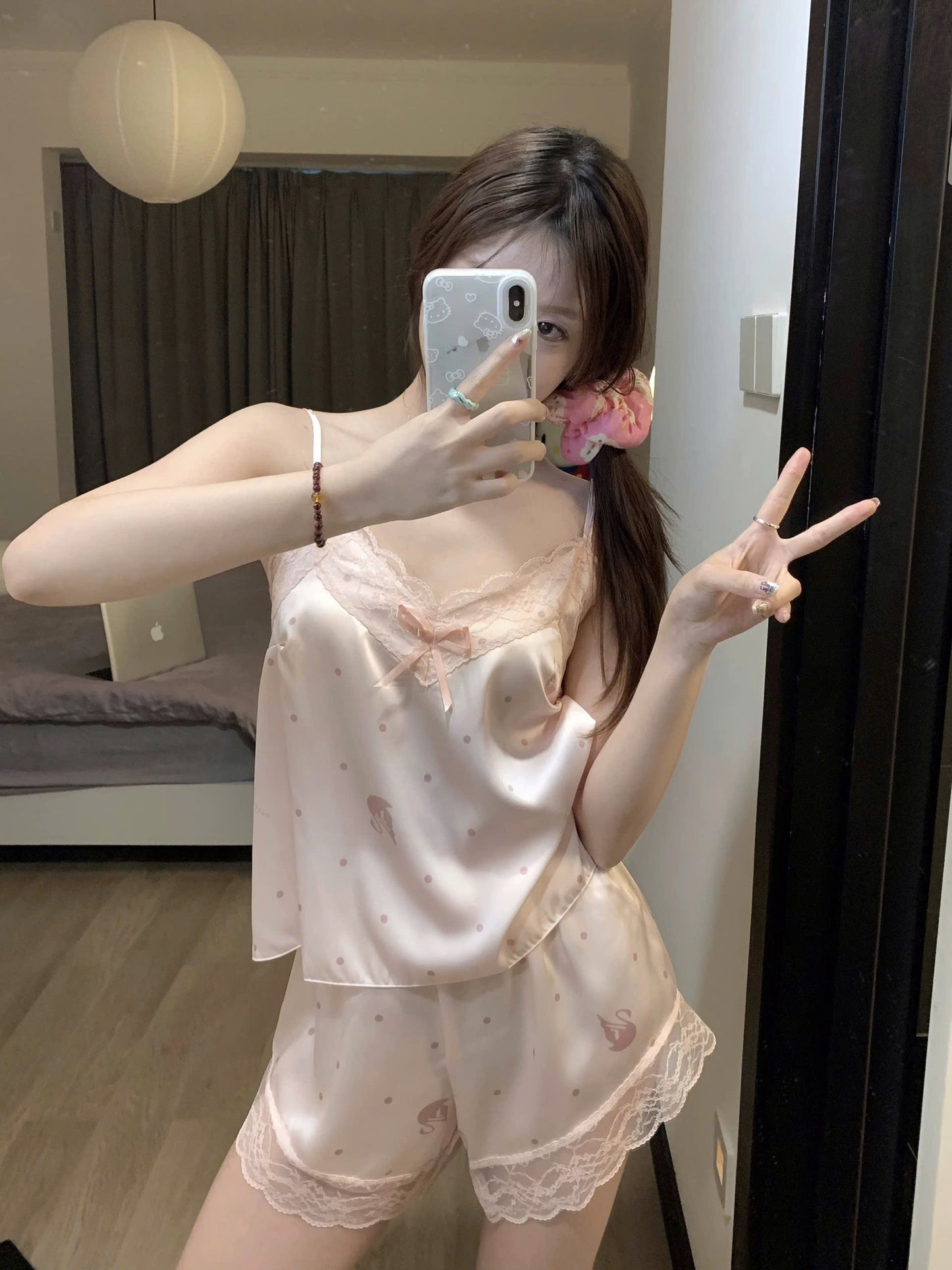 Bộ ngủ áo 2 dây quần đùi xinh xắn
